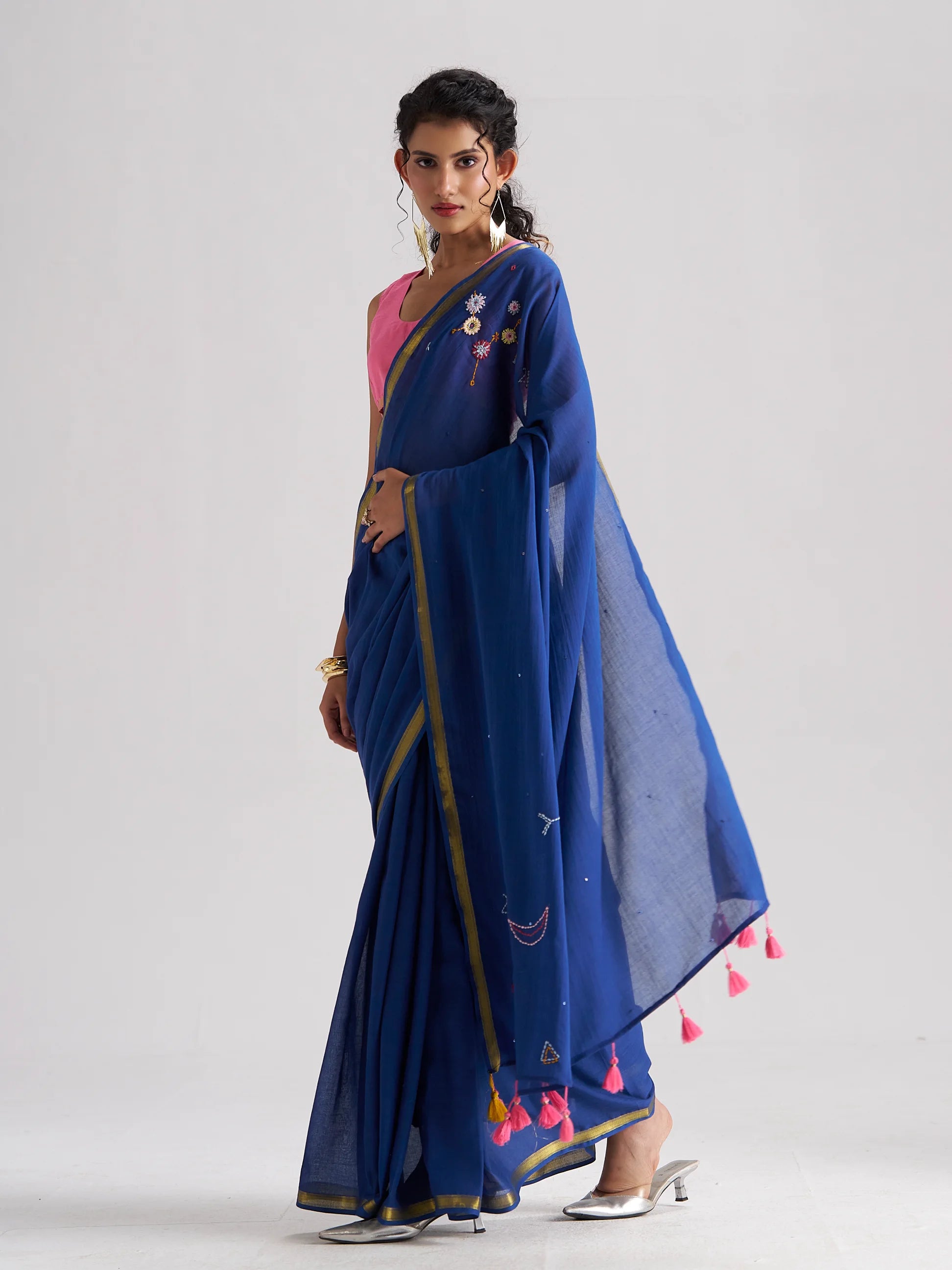 VISCOSE MUL SAGITTARIUS CELESTIAL HAND EMBROIDERED SAREE WITH BLOUSE