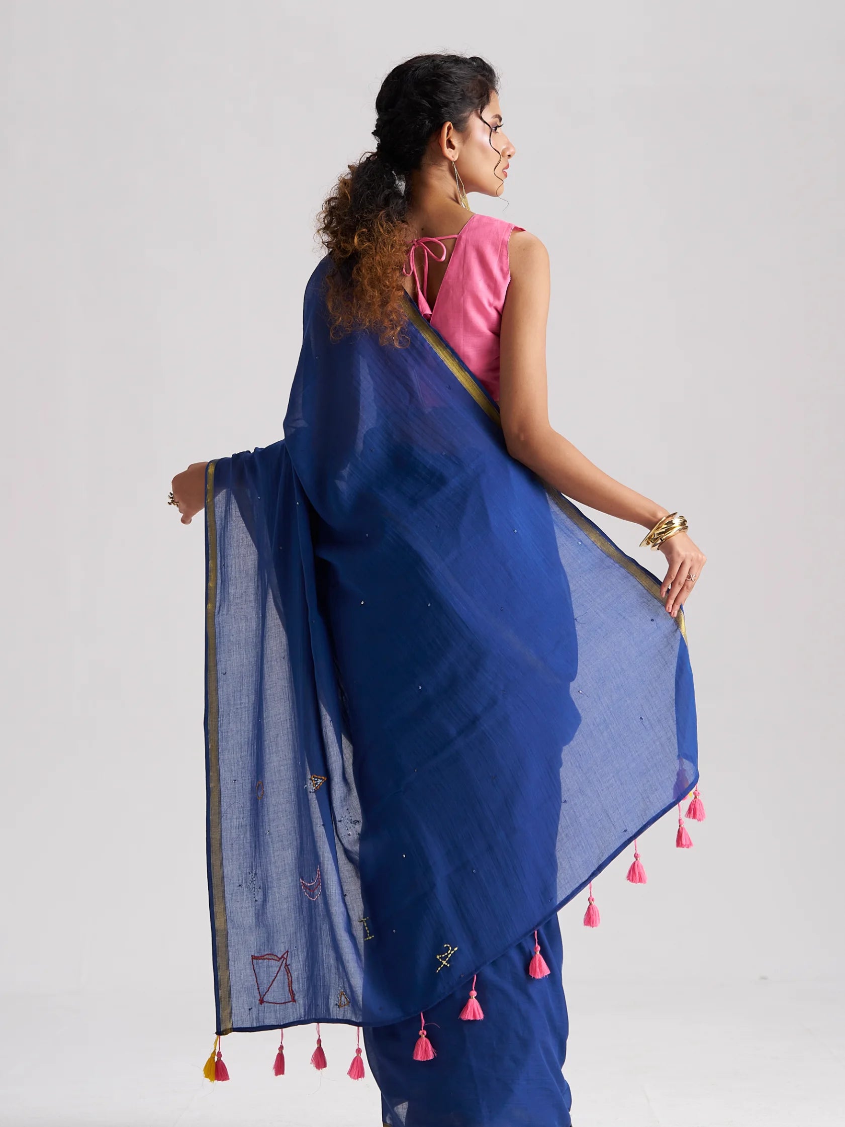 VISCOSE MUL SAGITTARIUS CELESTIAL HAND EMBROIDERED SAREE WITH BLOUSE
