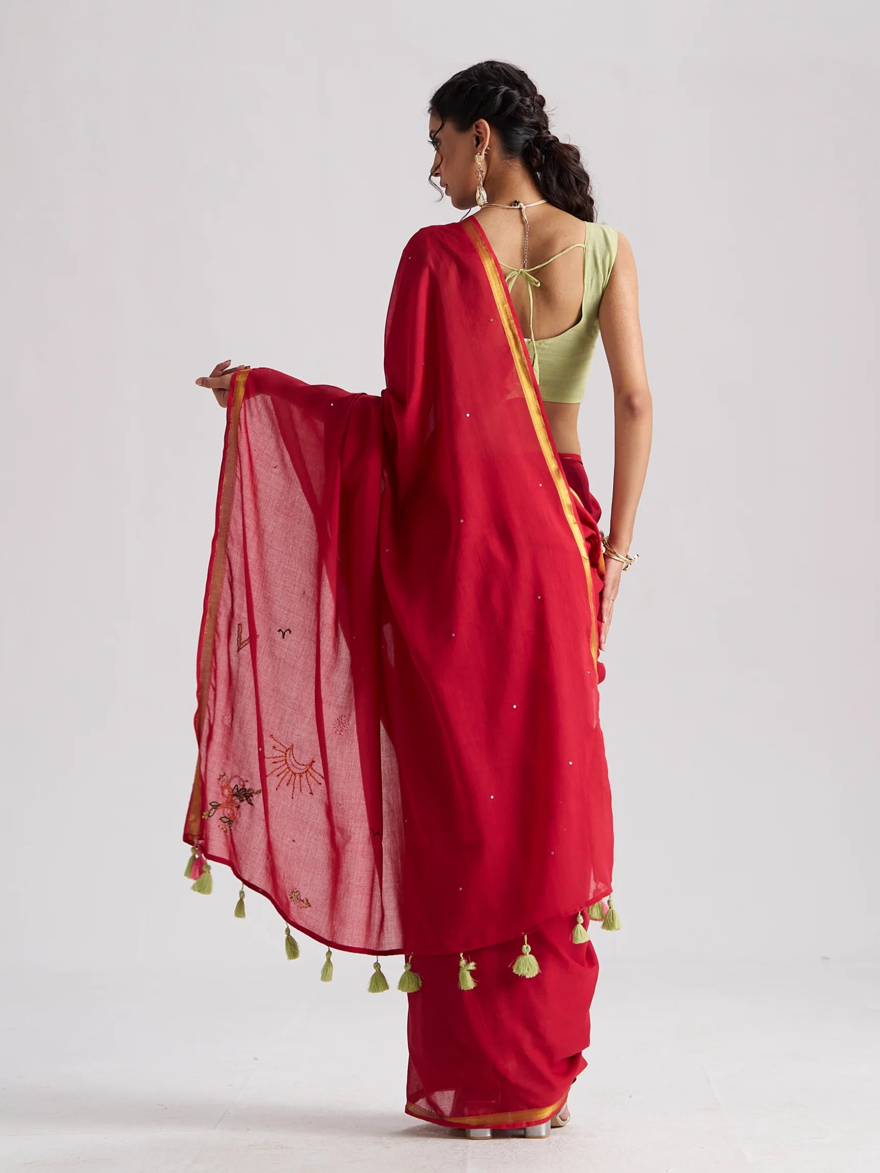 VISCOSE MUL ARIES CELESTIAL HAND EMBROIDERED SAREE WITH BLOUSE