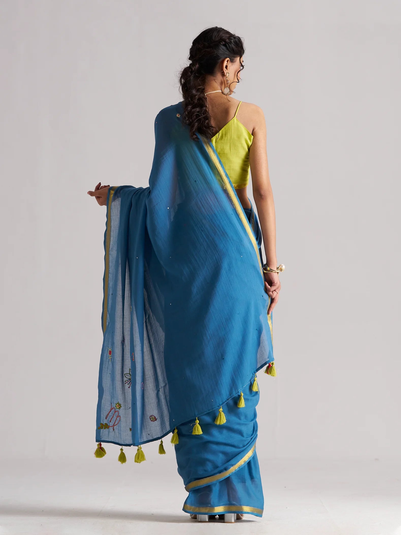 VISCOSE MUL VIRGO CELESTIAL HAND EMBROIDERED SAREE WITH BLOUSE