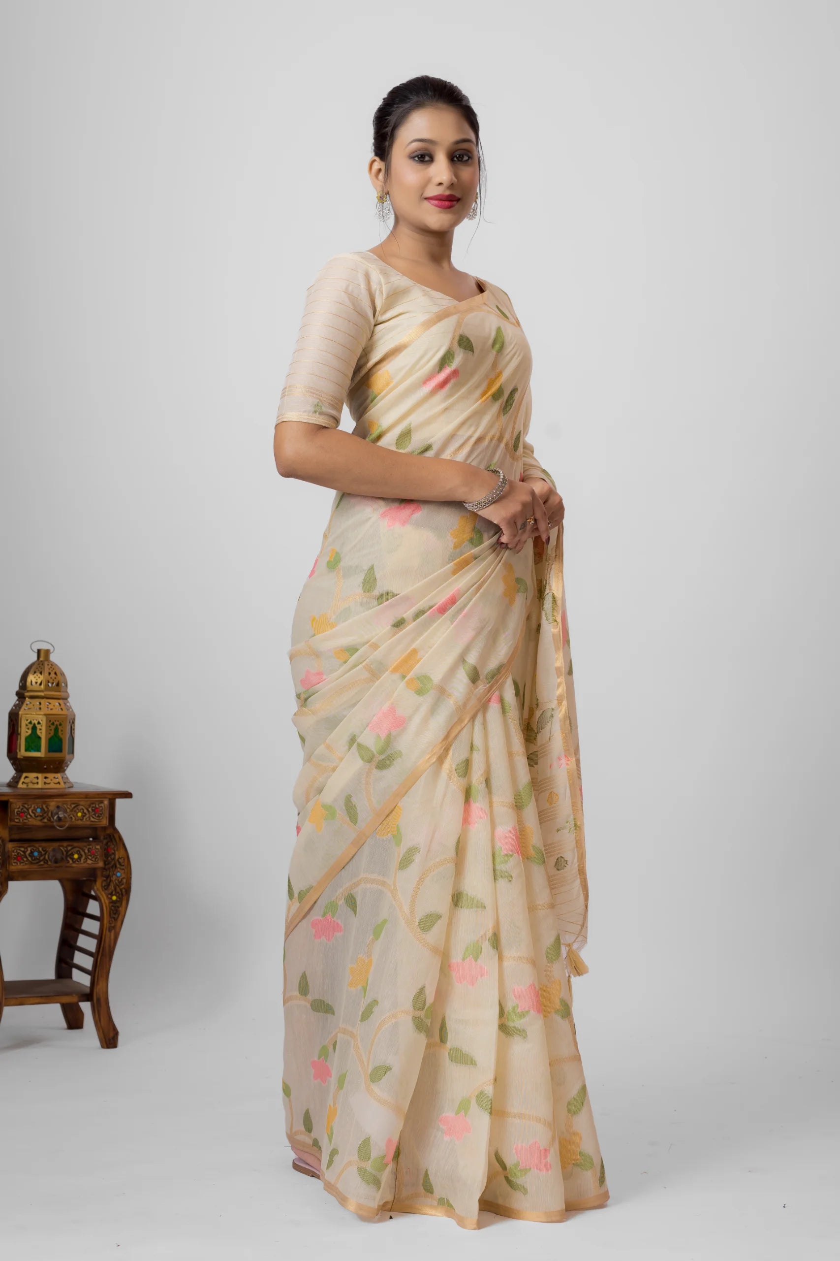 OFF WHITE COTTON SILK FLOWER PRINTED JAAL SAREE