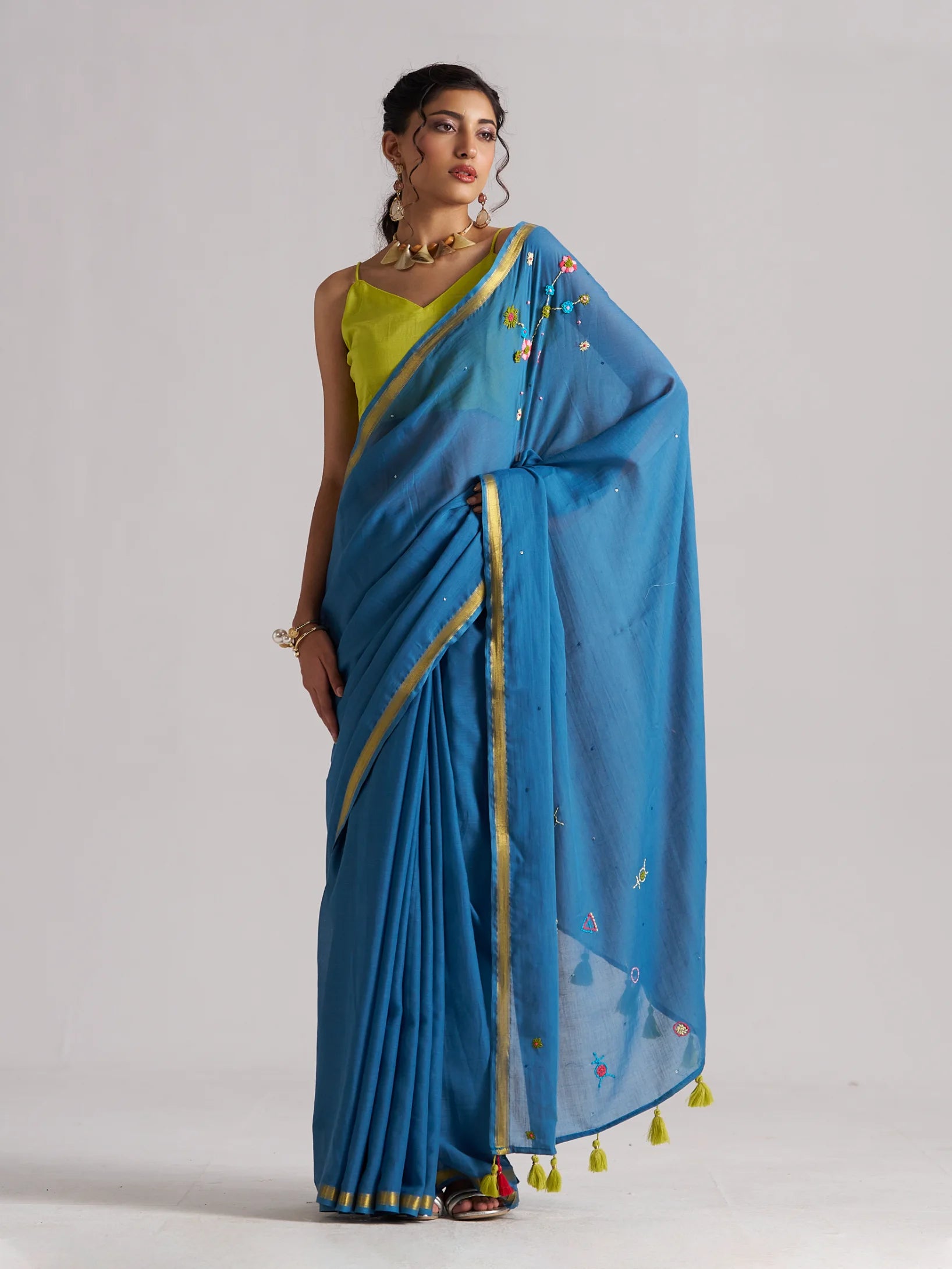 VISCOSE MUL VIRGO CELESTIAL HAND EMBROIDERED SAREE WITH BLOUSE