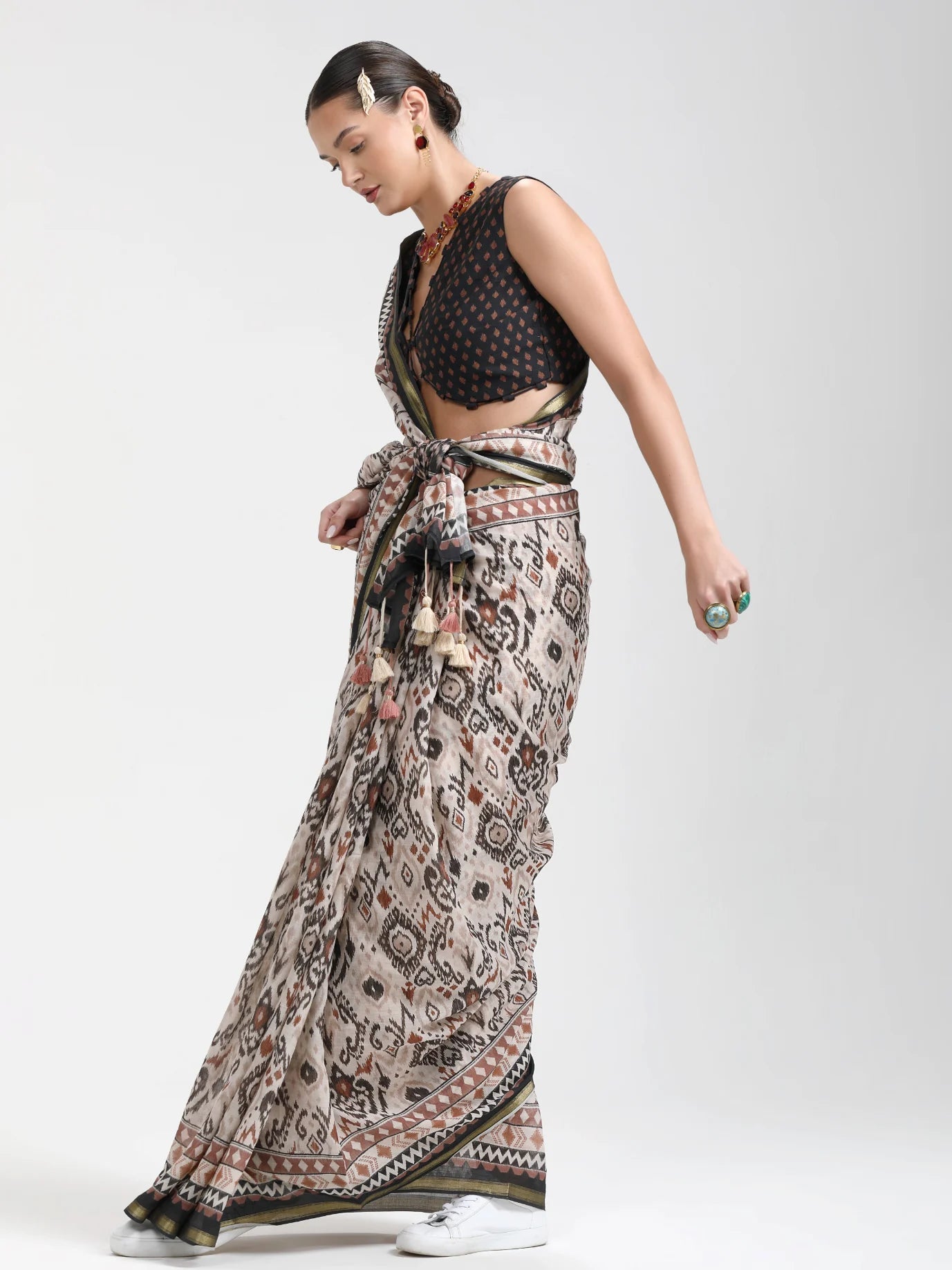 BEIGE & BLACK MULMUL COTTON LIVA DIGITAL PRINTED SAREE