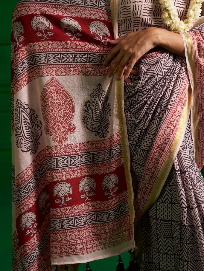 BLACK & RED MULMUL COTTON KASHISH QUEEN BAGH PRINT SAREE