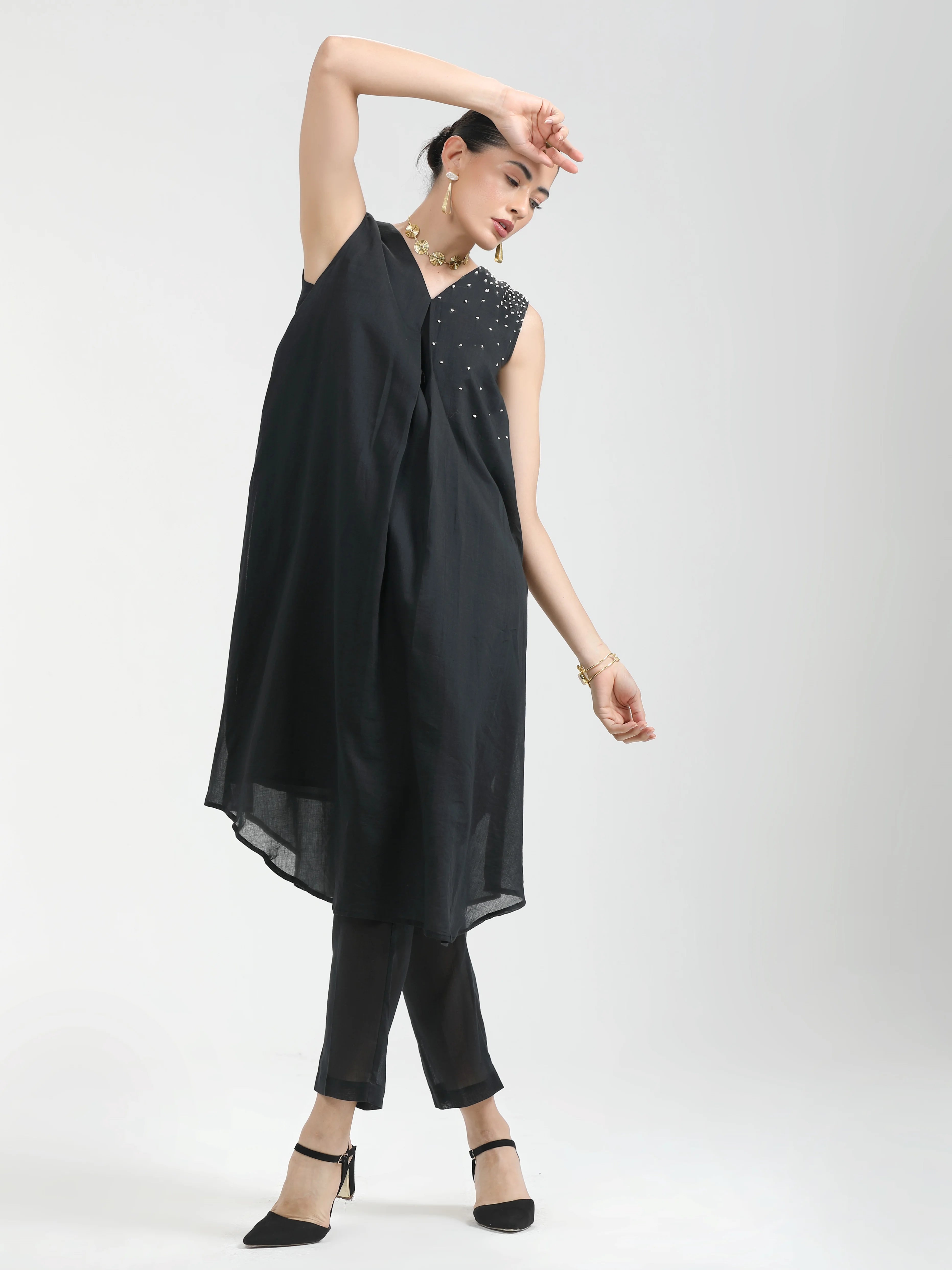 BLACK VISCOSE MUL HAND EMBROIDERD KURTA PANTS