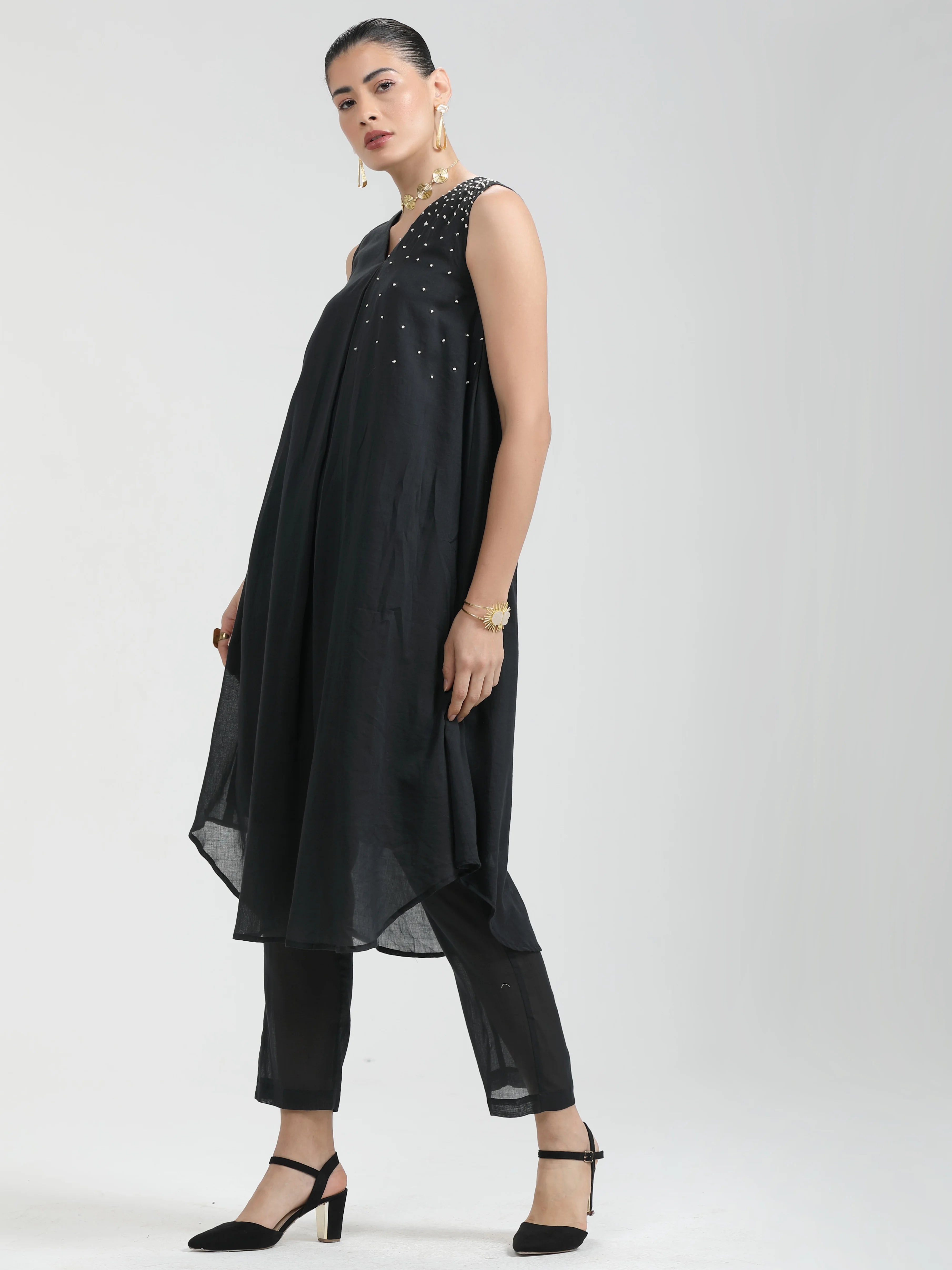 BLACK VISCOSE MUL HAND EMBROIDERD KURTA PANTS