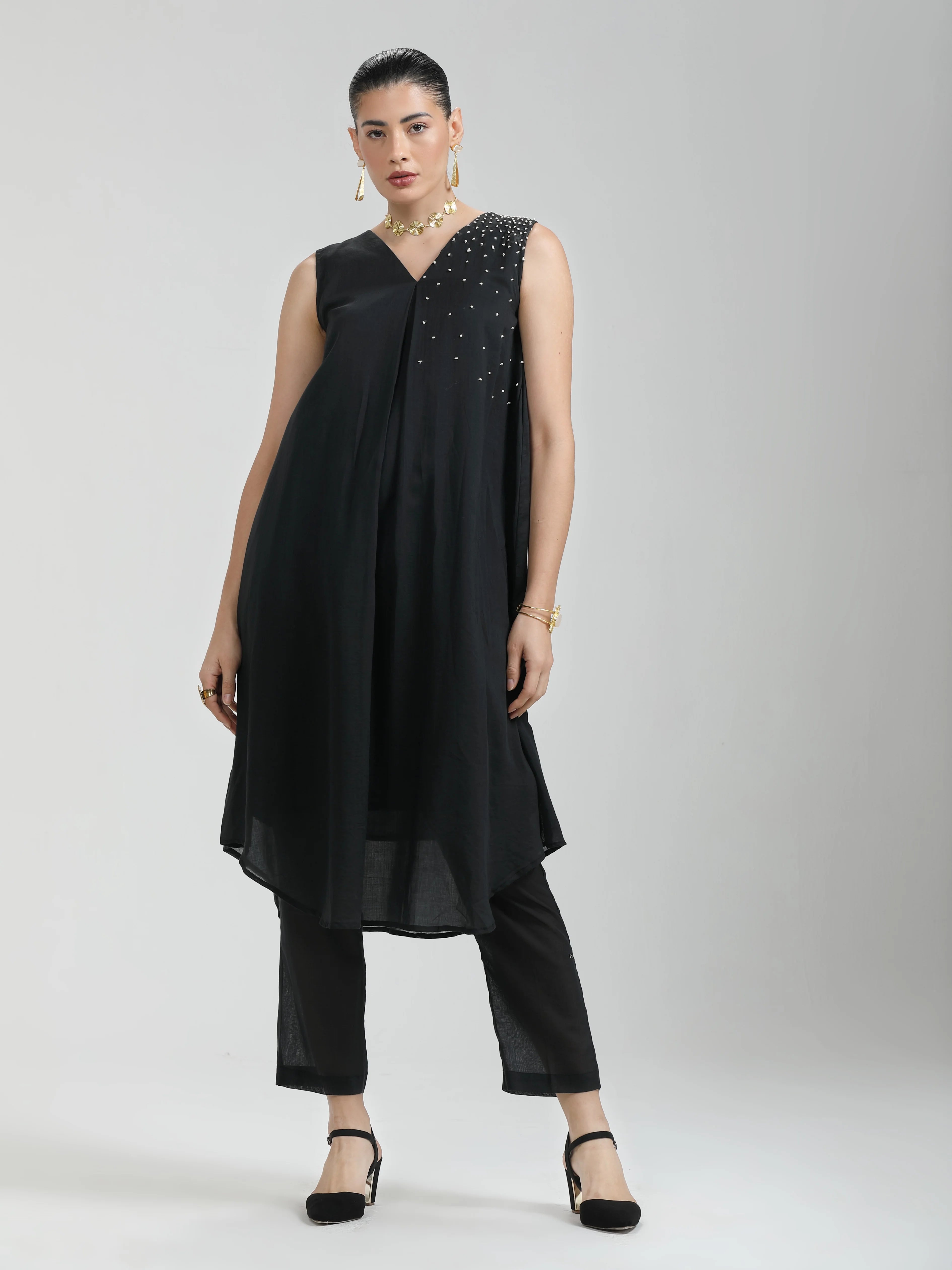 BLACK VISCOSE MUL HAND EMBROIDERD KURTA PANTS