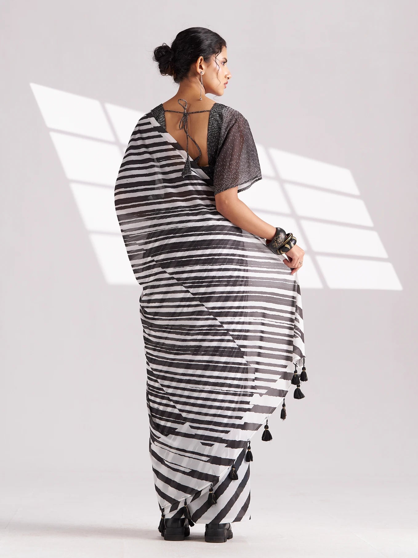 BLACK & WHITE GEORGETTE SPARKLE LAHERIYA DIGITAL PRINTED SAREE