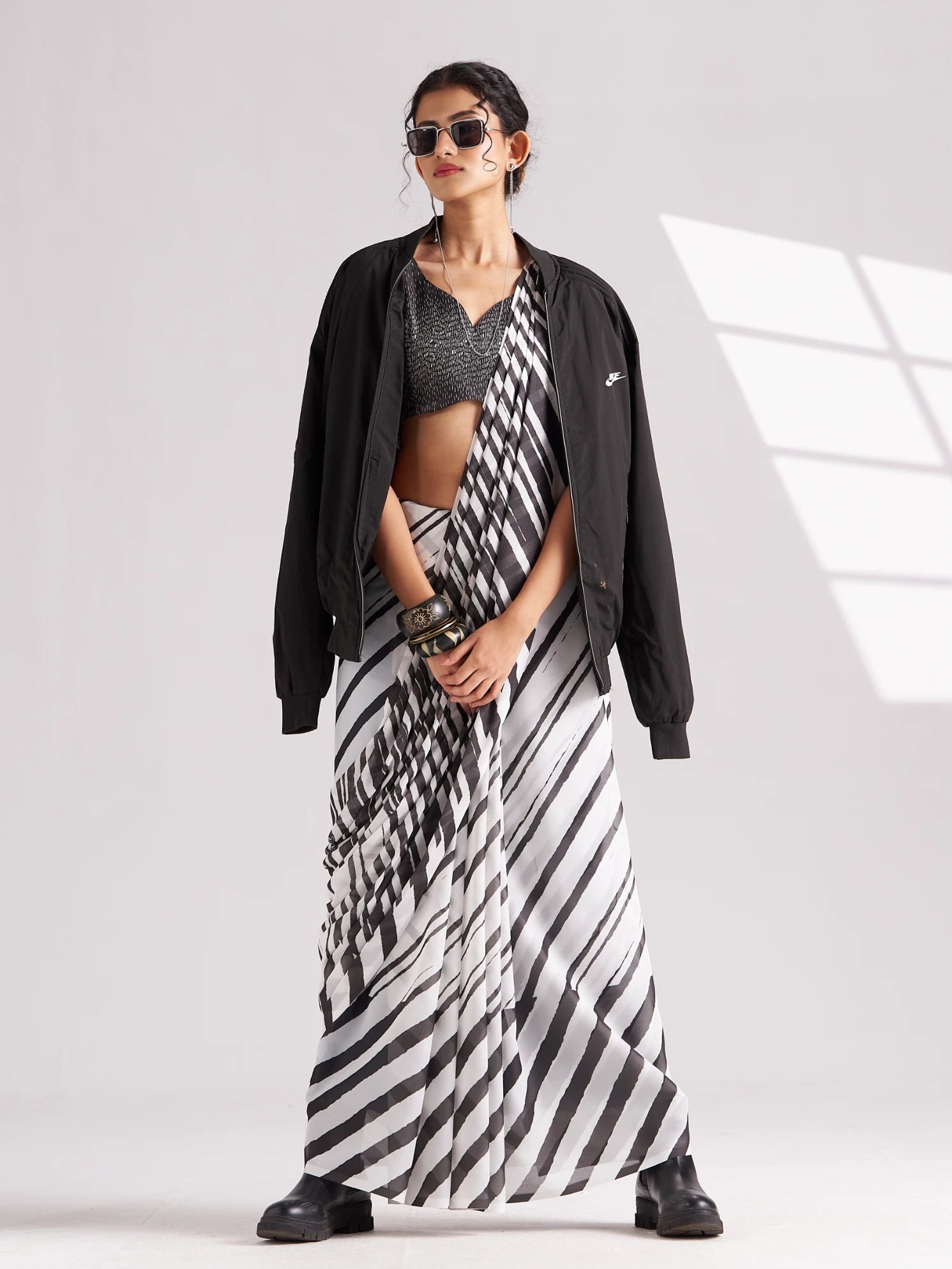 BLACK & WHITE GEORGETTE SPARKLE LAHERIYA DIGITAL PRINTED SAREE