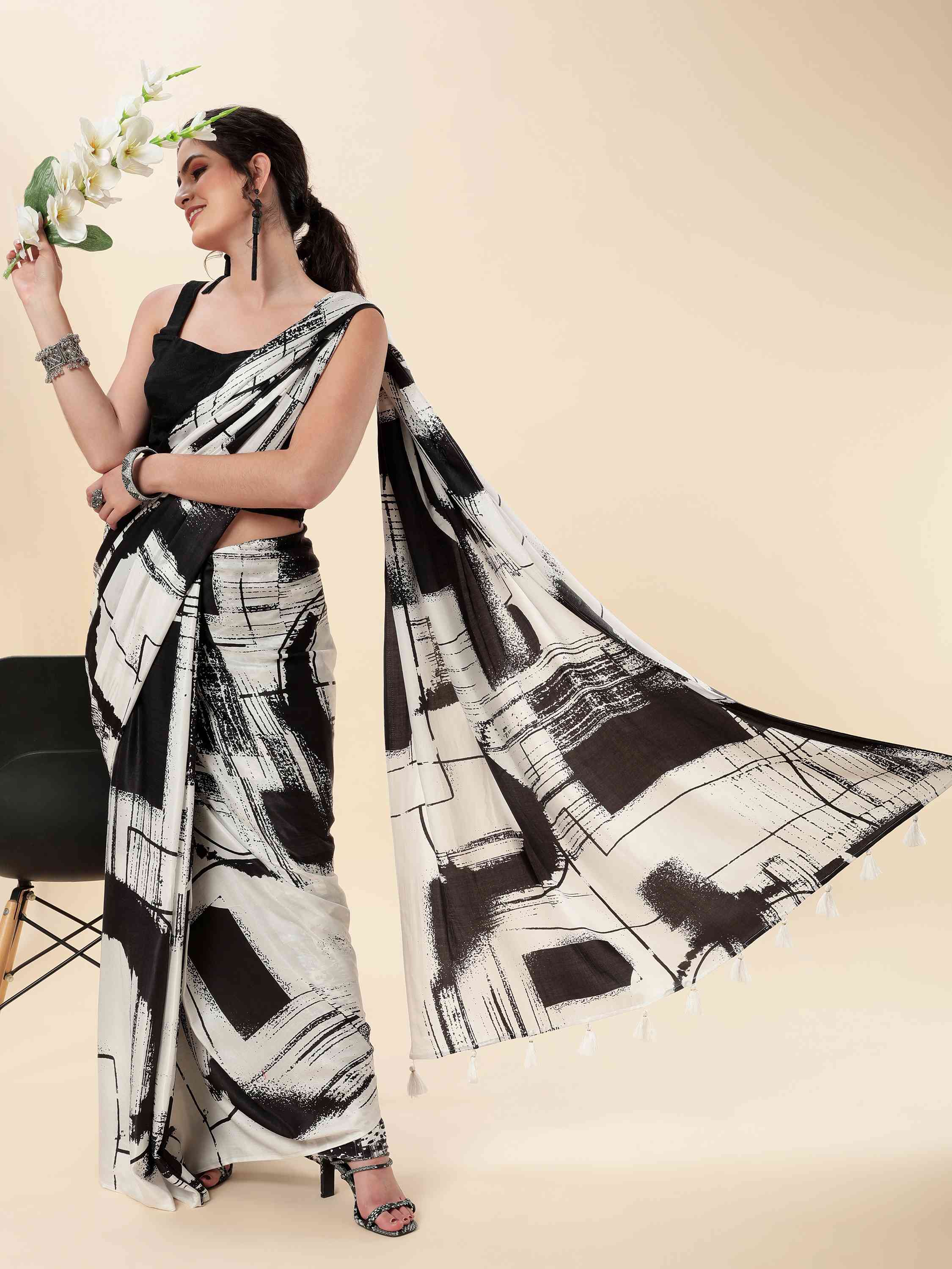 BLACK & WHITE MONOCHROME ABSTRACT PRINT SAREE