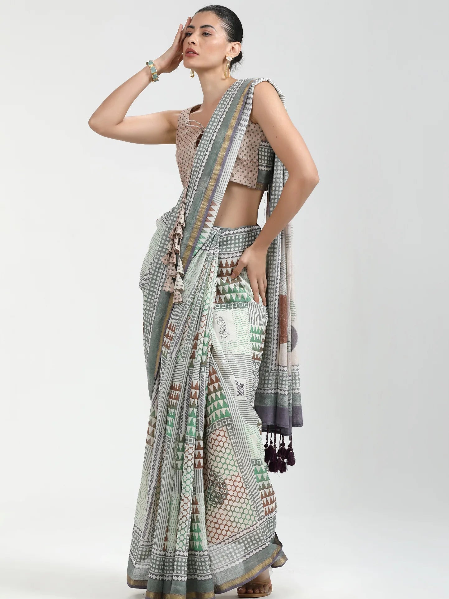 GRAY & WHITE MULMUL COTTON LIVA BLOCK PRINTED SAREE