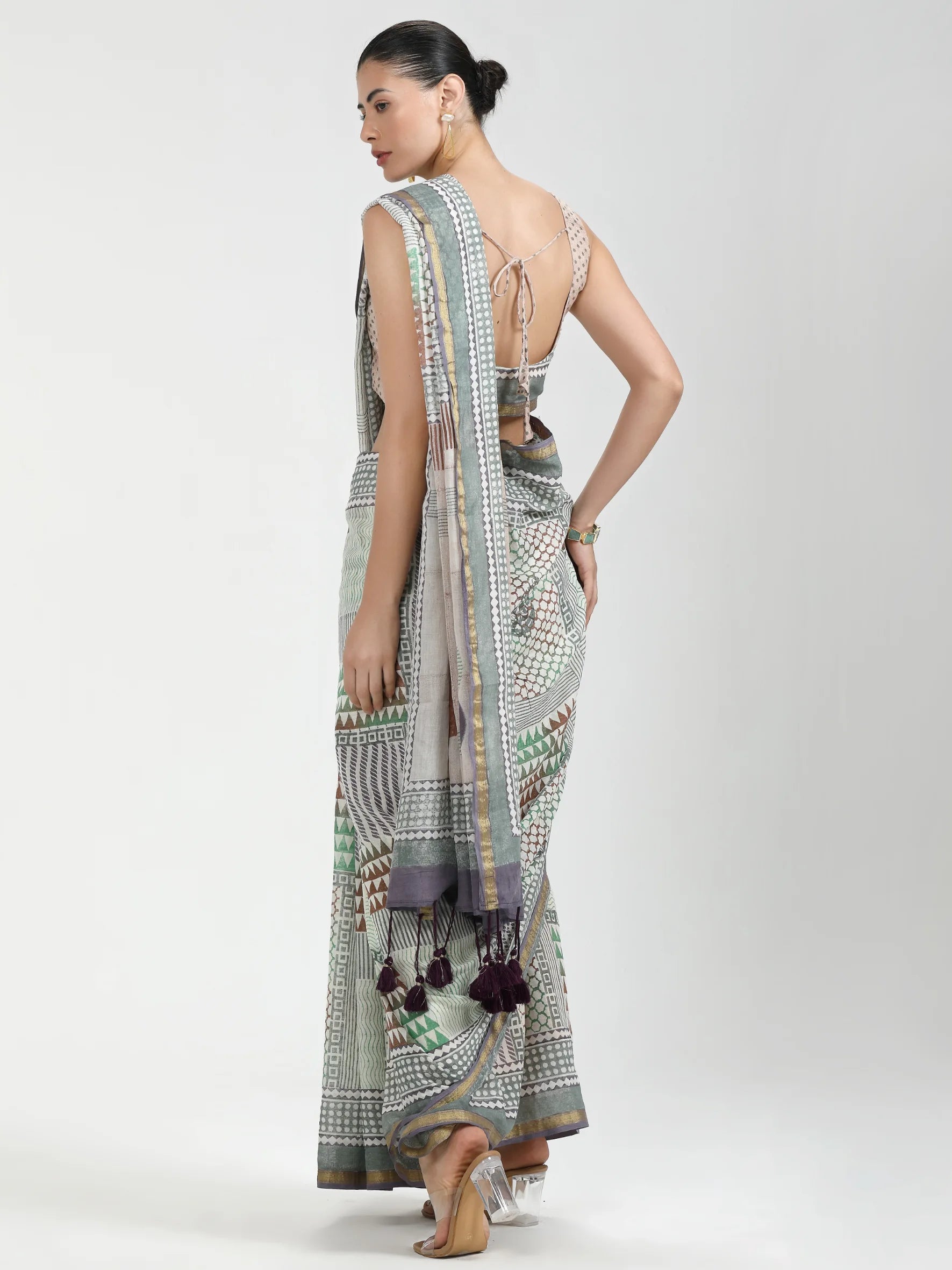GRAY & WHITE MULMUL COTTON LIVA BLOCK PRINTED SAREE