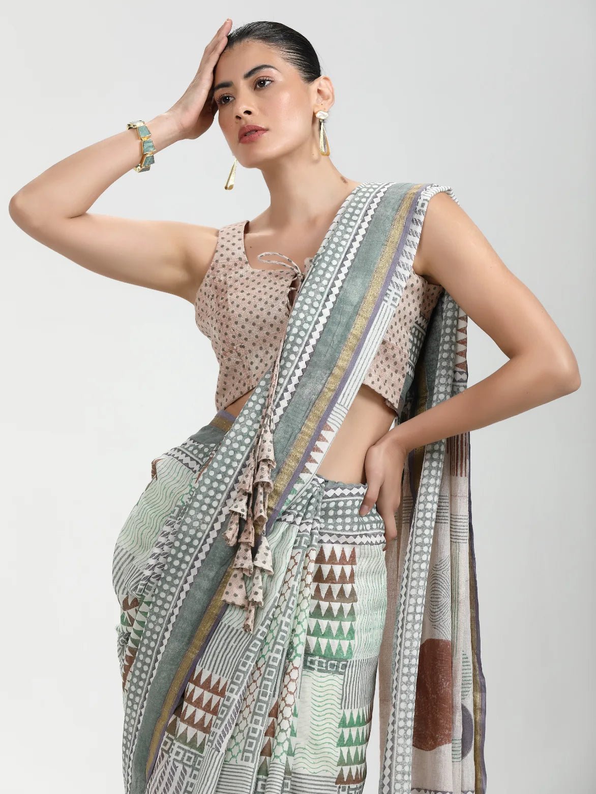 GRAY & WHITE MULMUL COTTON LIVA BLOCK PRINTED SAREE