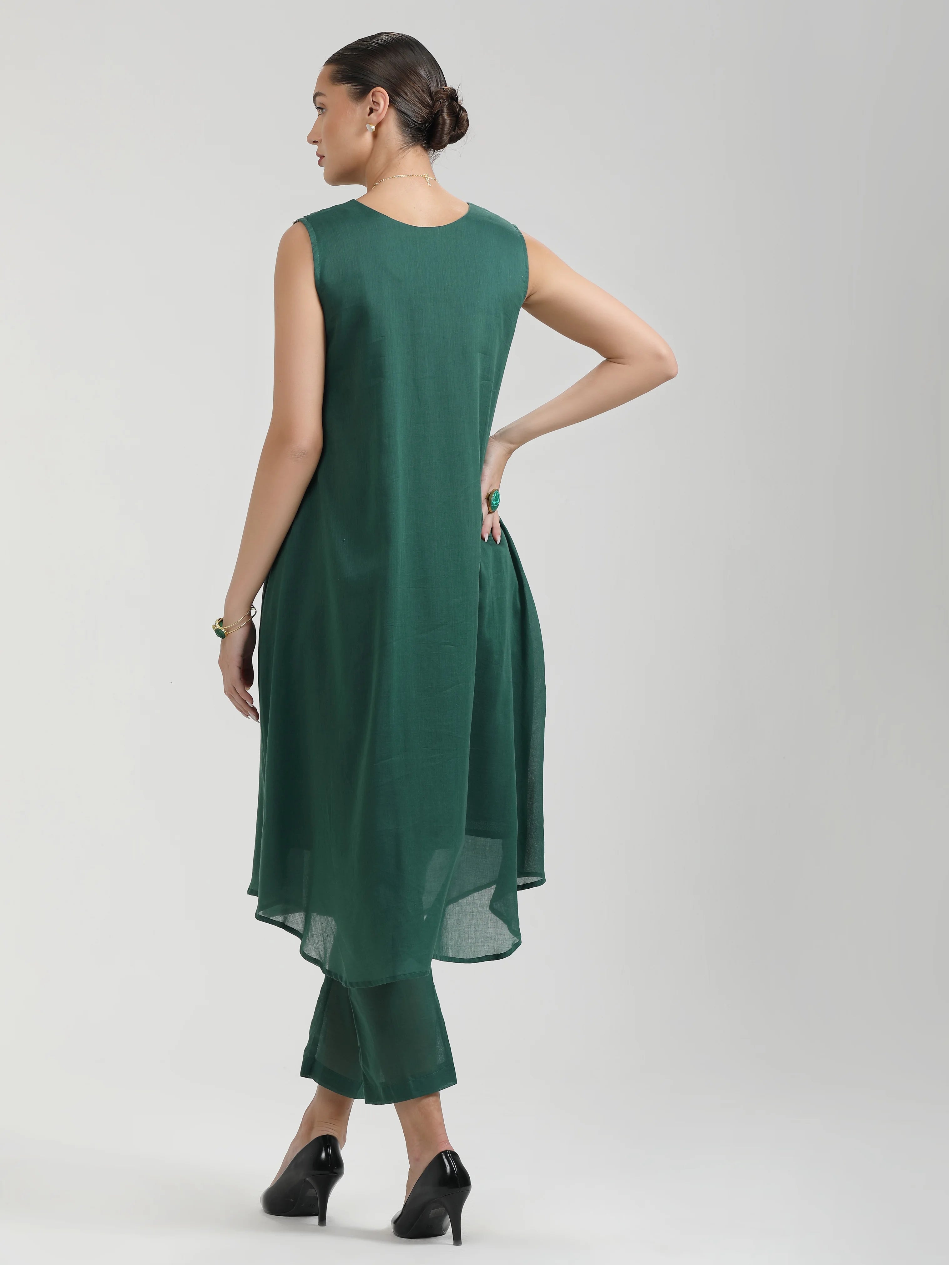 GREEN VISCOSE MUL HAND EMBROIDERD KURTA PANTS