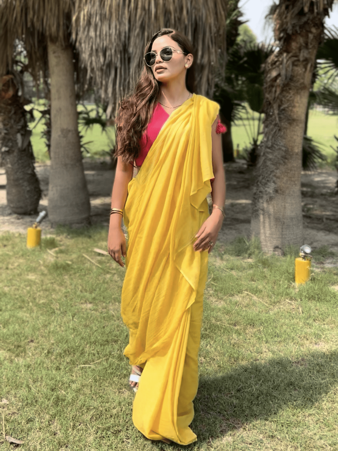 MADHVI SISODIA IN VISCOSE MUL SOLID SAREE