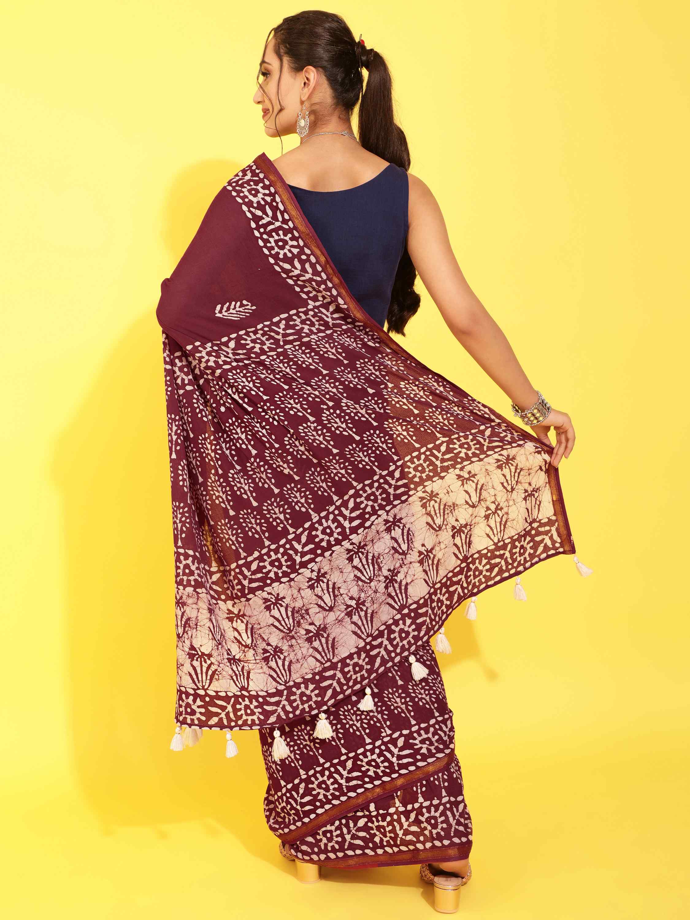 MAROON MULMUL COTTON LIVA BATIK PRINTED SAREE