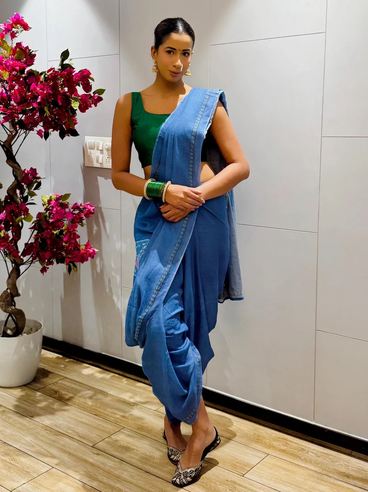 NIKKI IN STUD KNOT DENIM PRINT SAREE