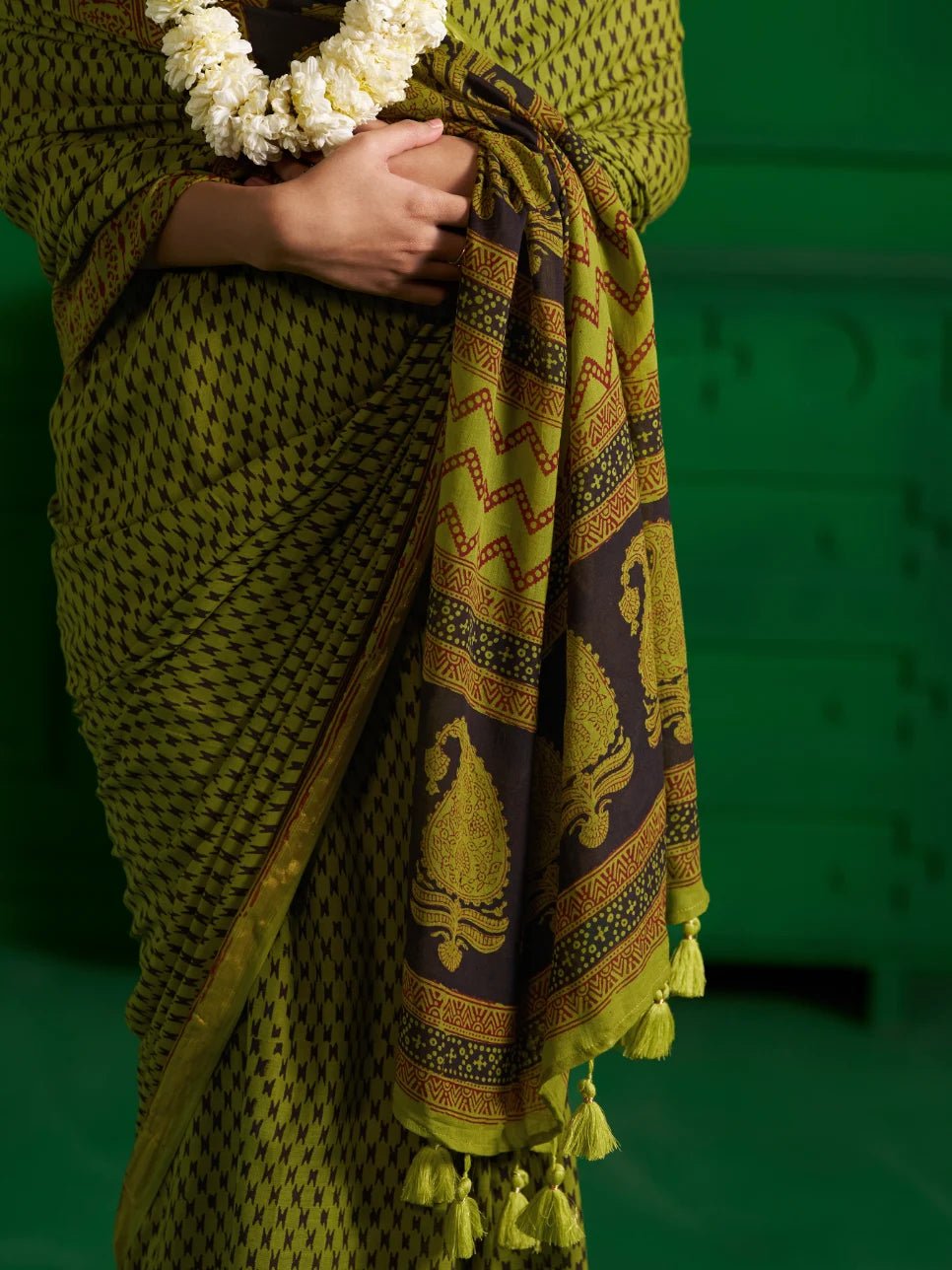OLIVE GREEN VISCOSE MUL BAGH PRINT SAREE