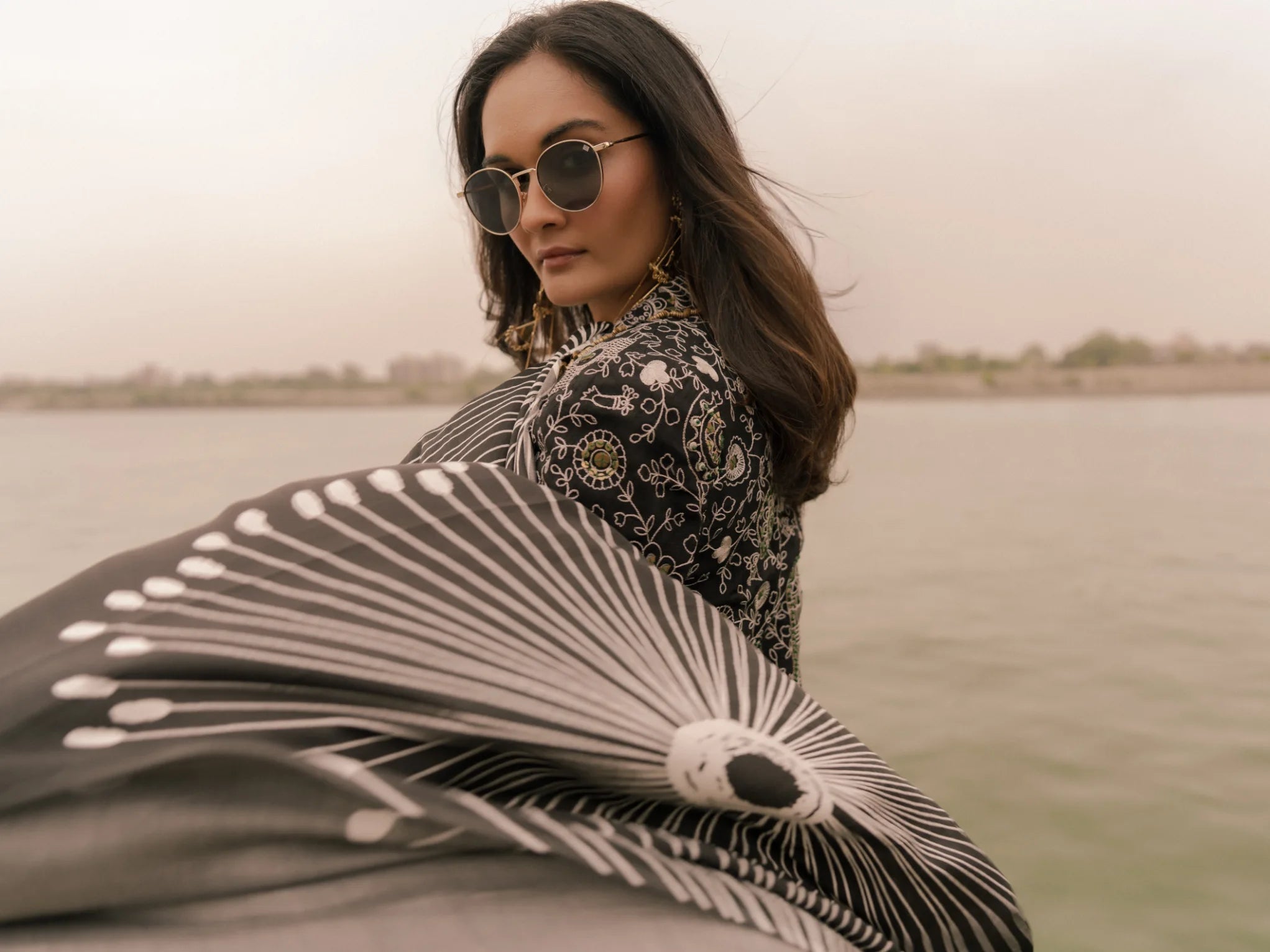 PAYAL SHAH PATEL IN MODAL SATIN MONOCHROME FLORAL PRINT LIVA SAREE