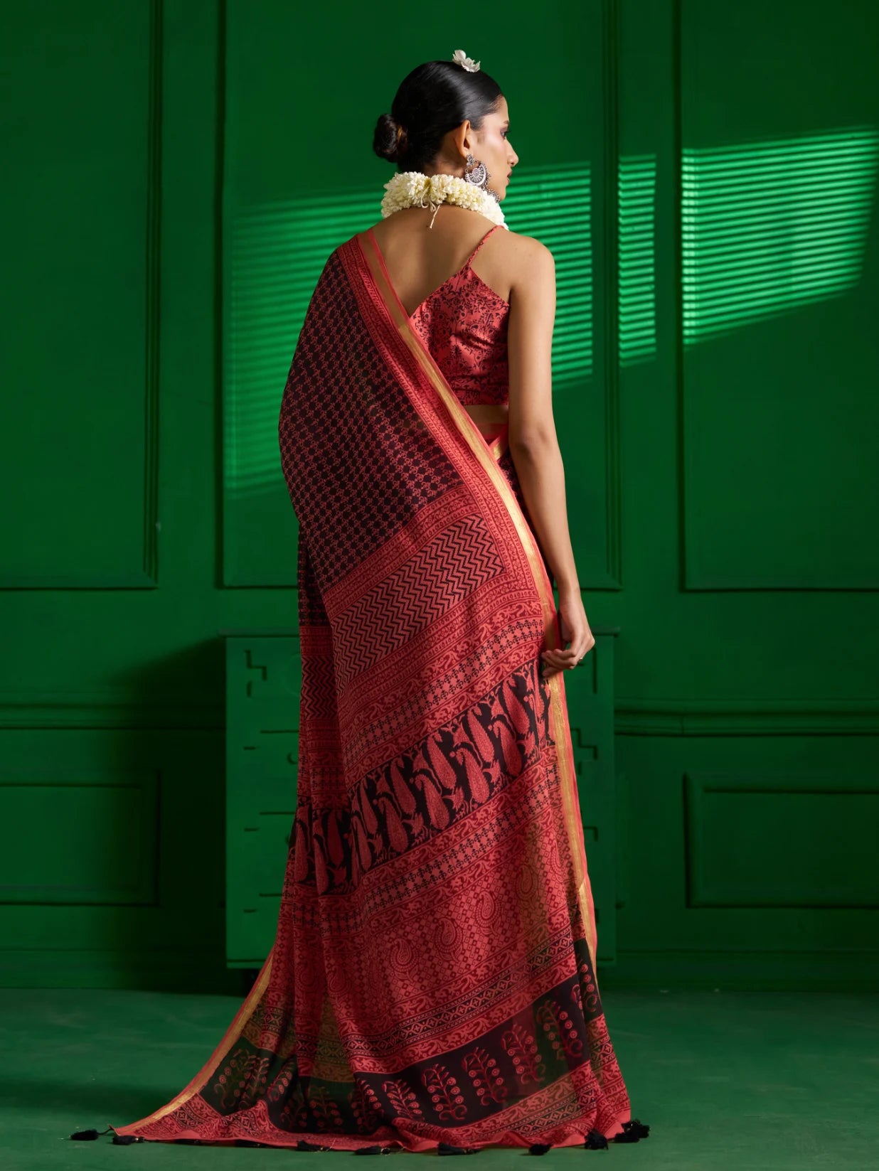 CHARCOAL RED BAGH PRINT SAREE