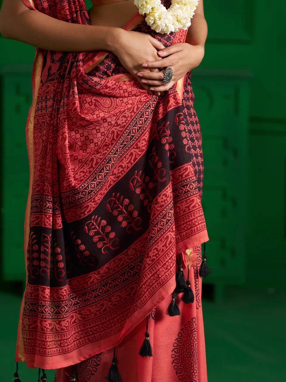 CHARCOAL RED BAGH PRINT SAREE