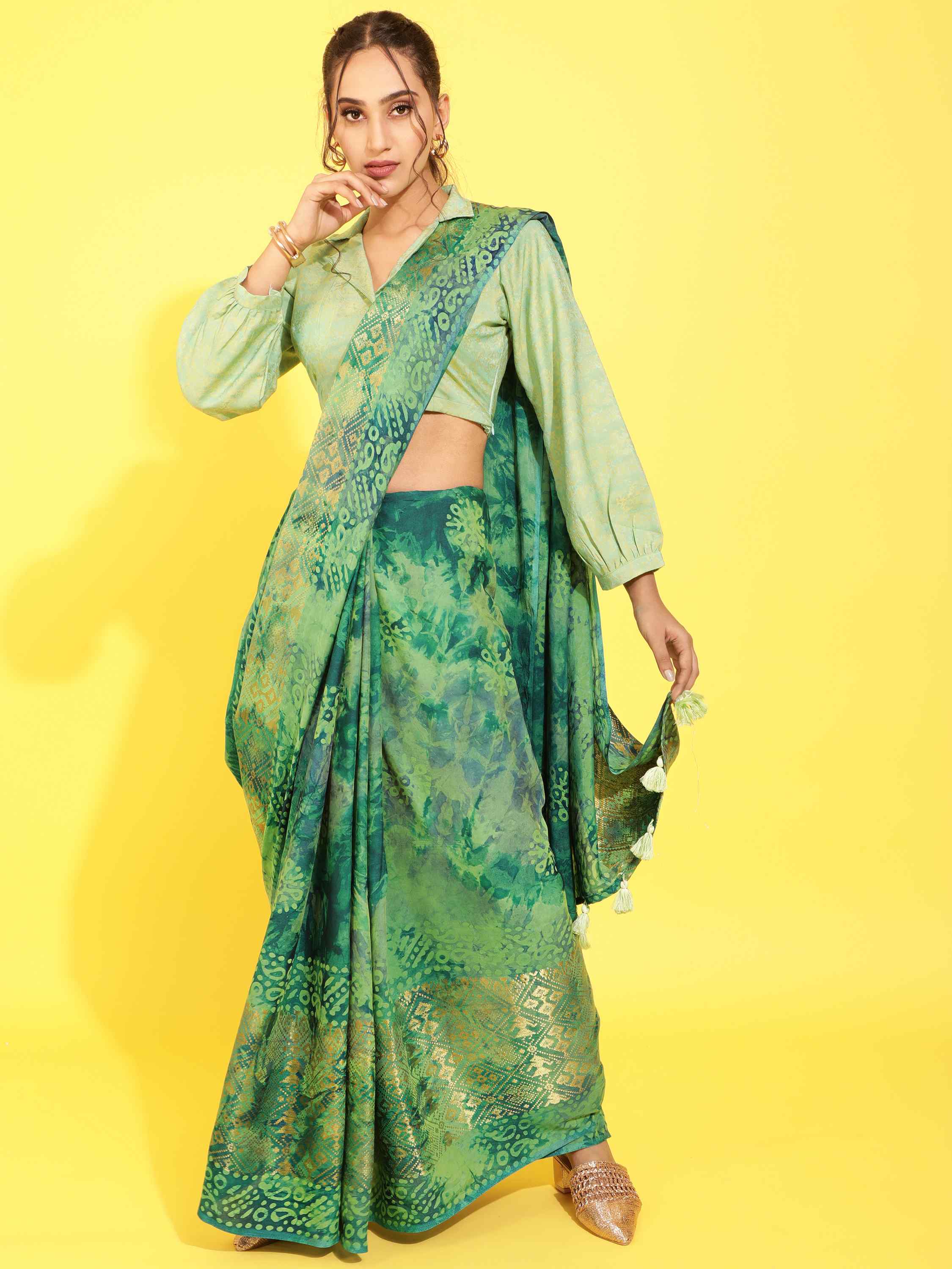 PISTA VIVACIOUS PATOLA BATIK LIVA SAREE