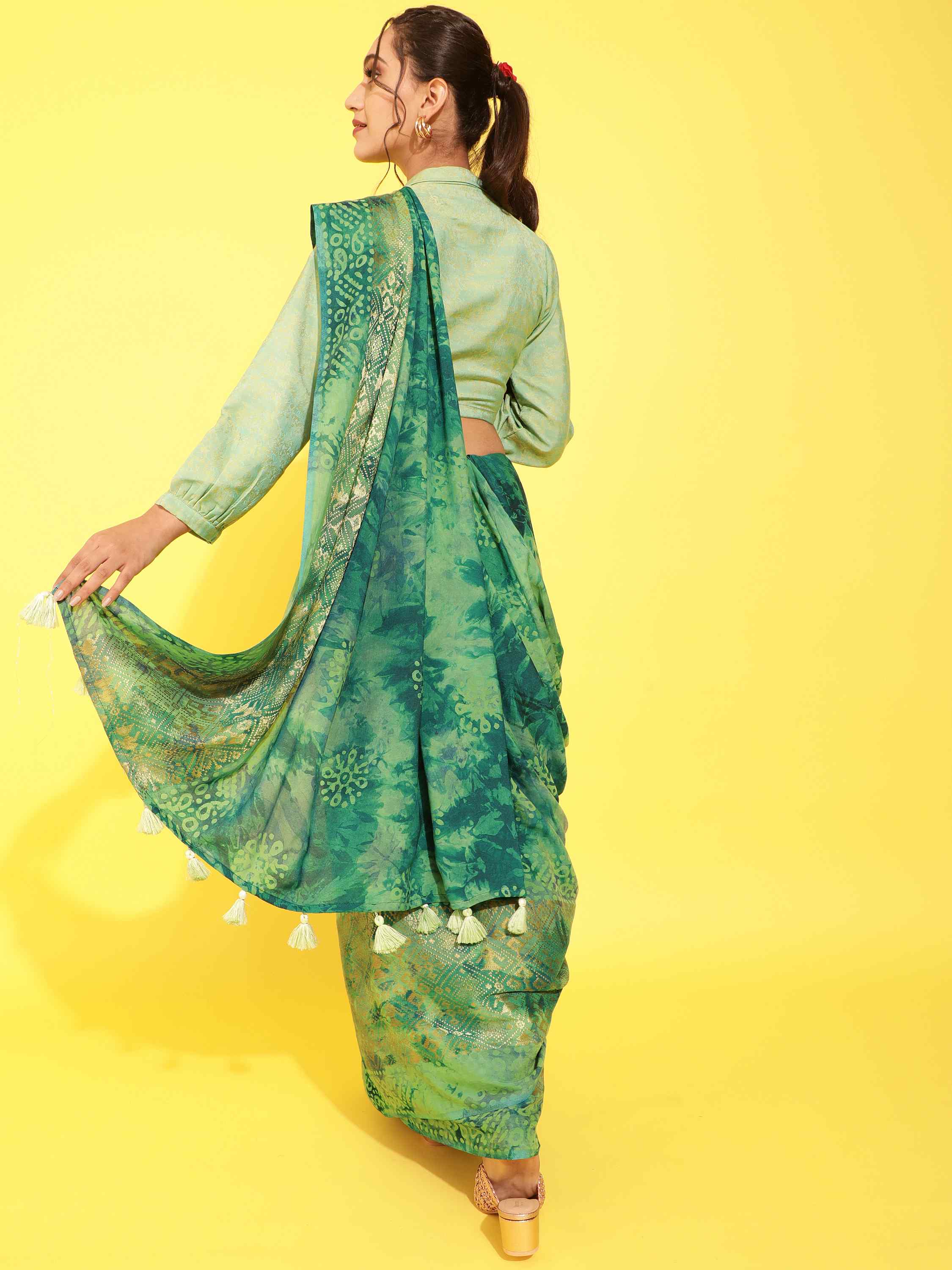 DUNGRANI PISTA VIVACIOUS PATOLA BATIK LIVA SAREE