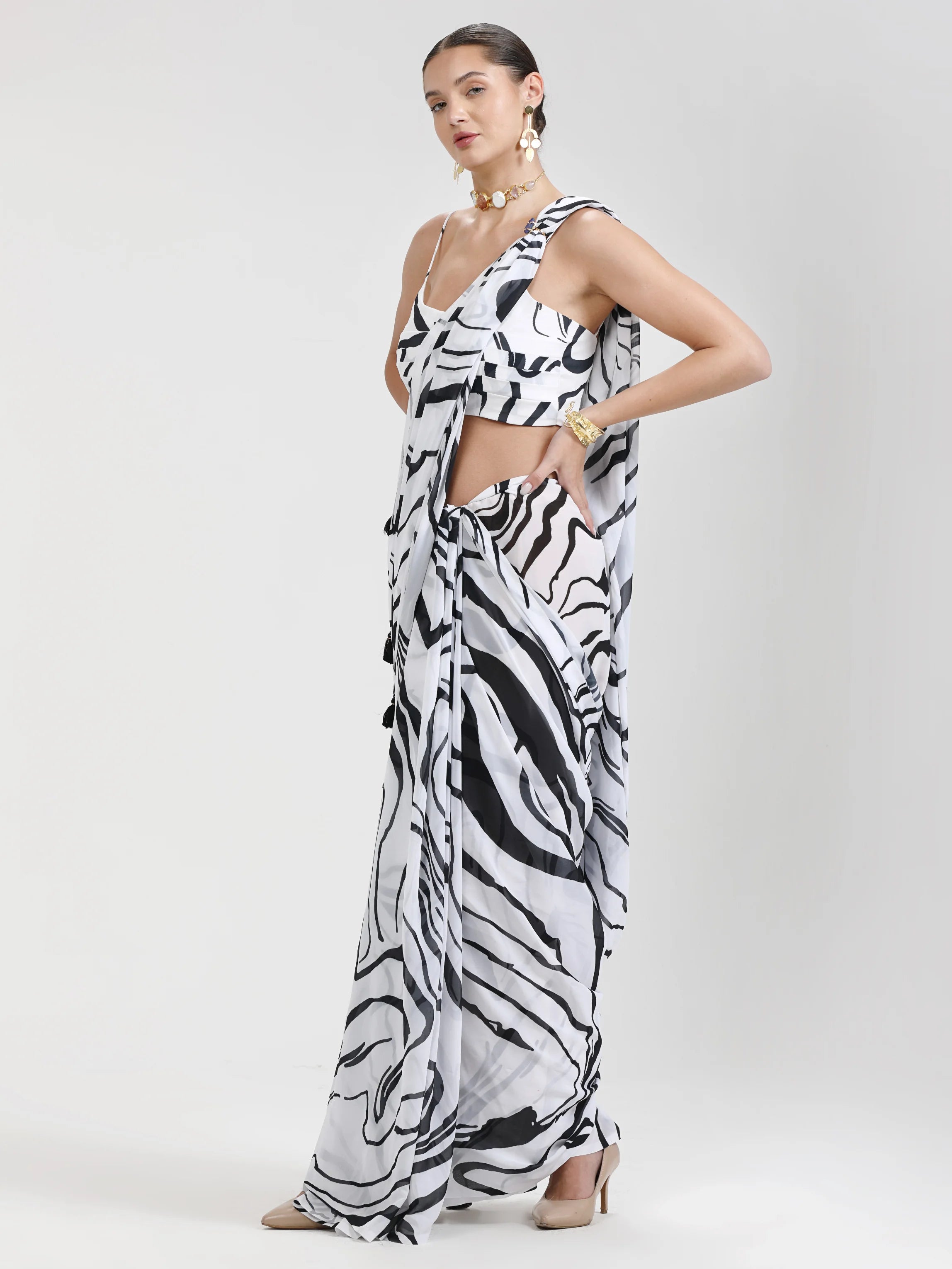 BLACK AND WHITE MONOCHROME DIGITAL PRINTED GEORGETTE SAREE