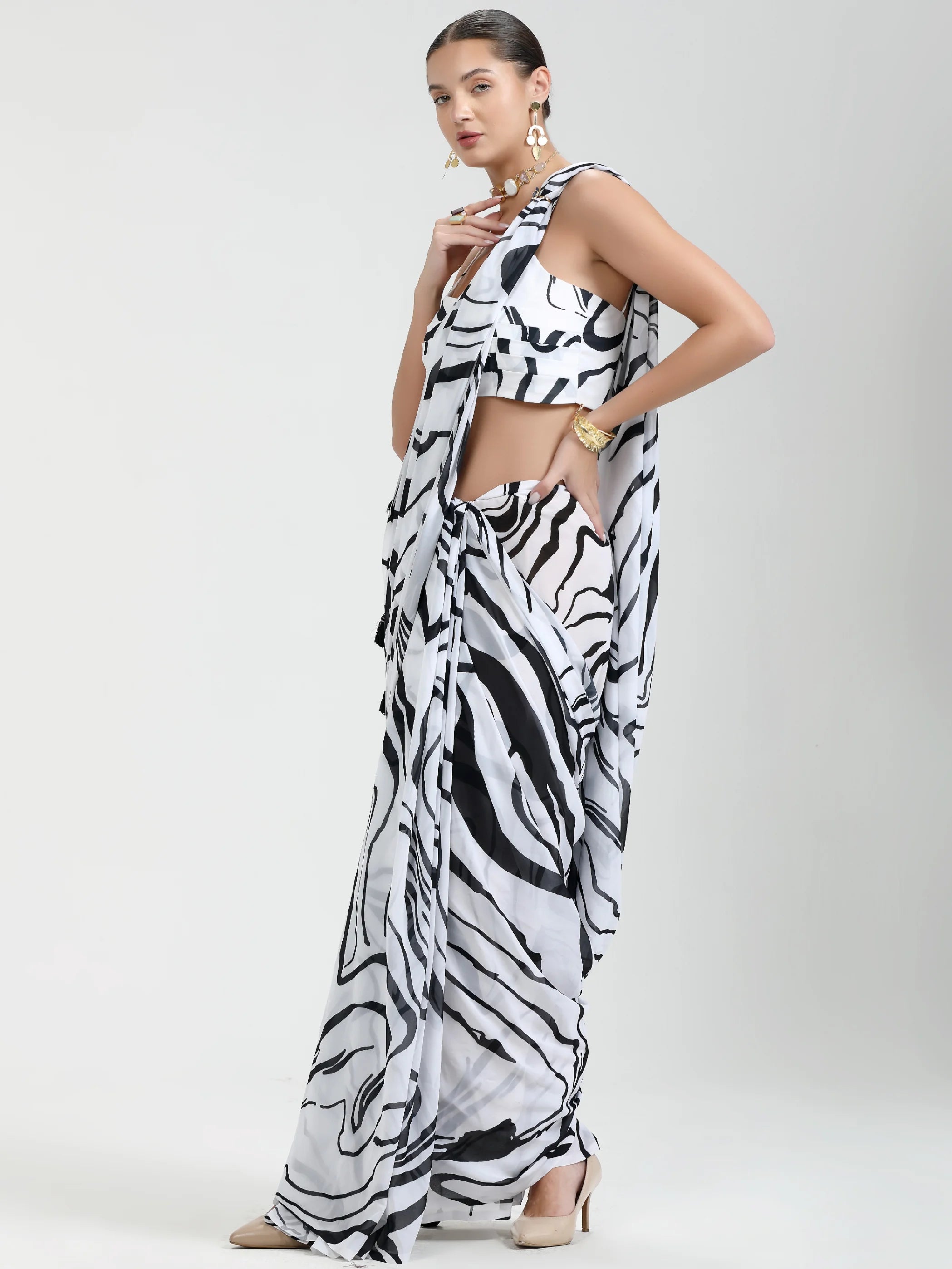 BLACK AND WHITE MONOCHROME DIGITAL PRINTED GEORGETTE SAREE