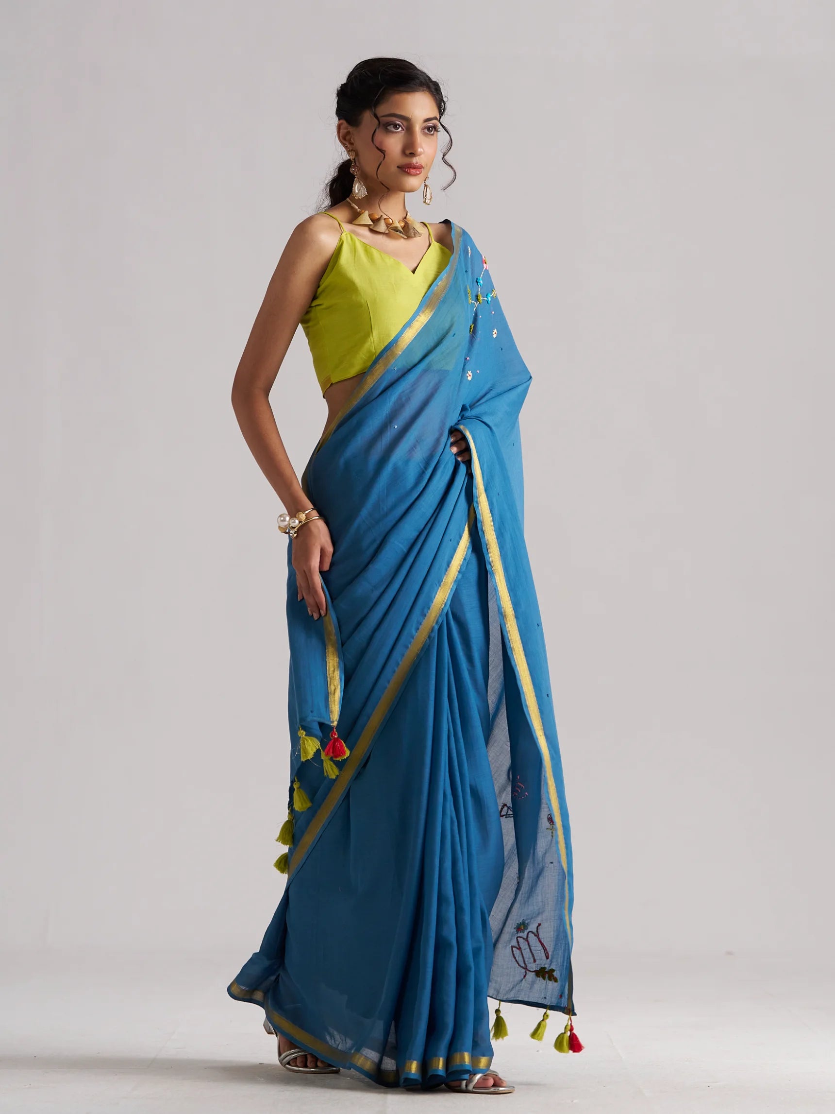 VISCOSE MUL VIRGO CELESTIAL HAND EMBROIDERED SAREE WITH BLOUSE