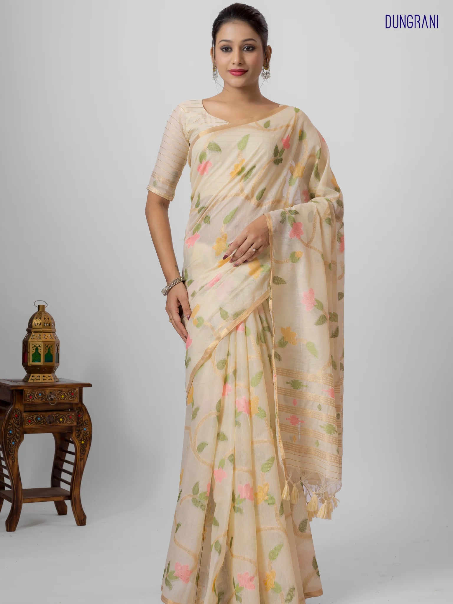 OFF WHITE COTTON SILK FLOWER PRINTED JAAL SAREE