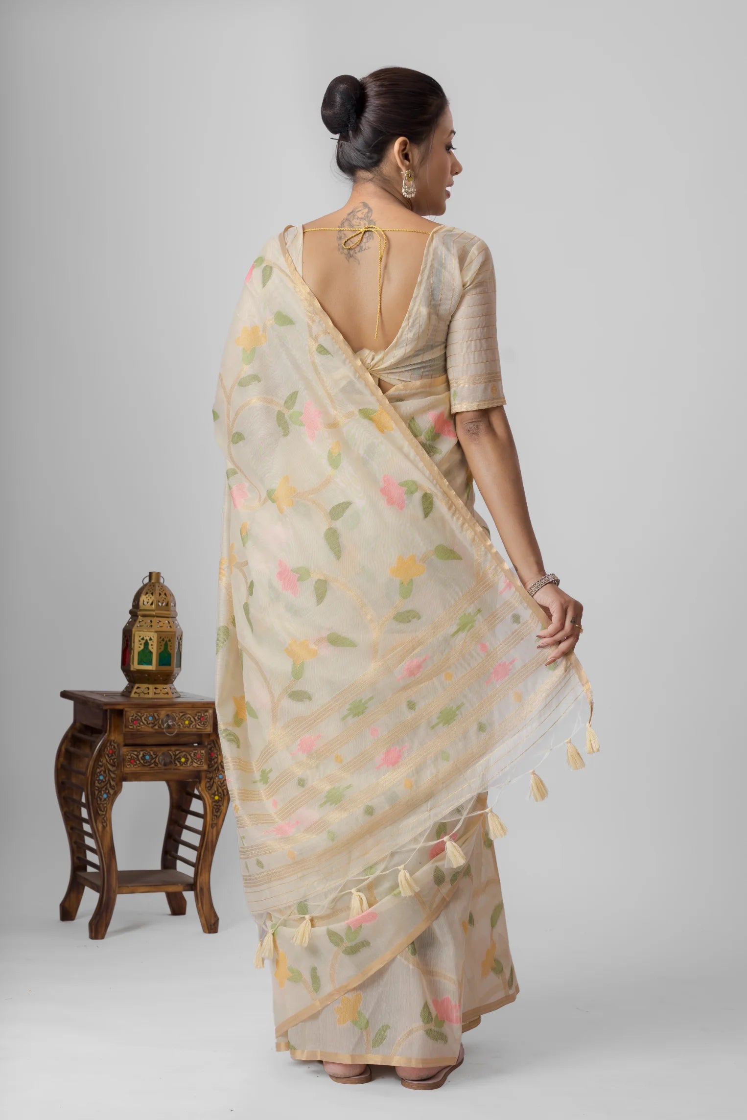 OFF WHITE COTTON SILK FLOWER PRINTED JAAL SAREE