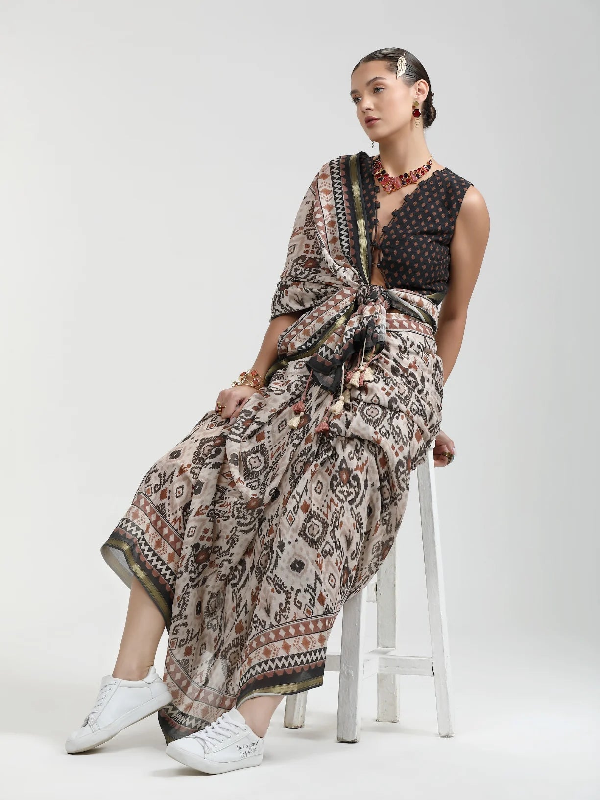 BEIGE & BLACK MULMUL COTTON LIVA DIGITAL PRINTED SAREE