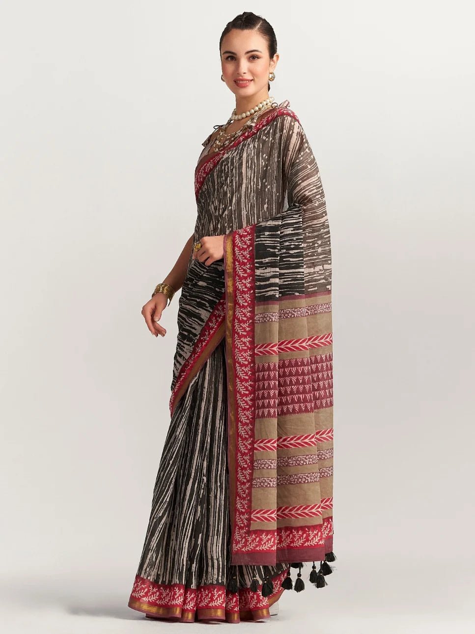 BLACK & RED SHADE VISCOSE MUL BLOCK PRINTED SAREE