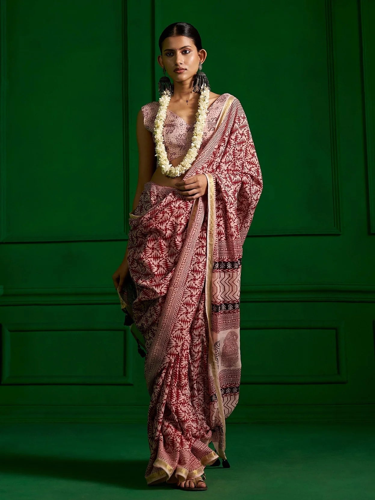 BLACK & RED VISCOSE MUL SCARLET SHADOW BAGH PRINT SAREE