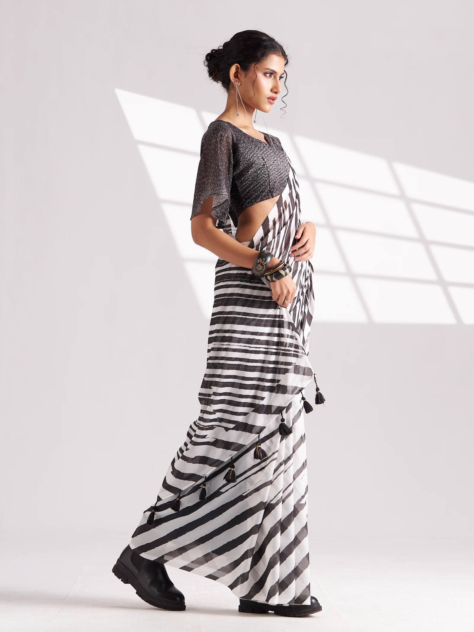 BLACK & WHITE GEORGETTE SPARKLE LAHERIYA DIGITAL PRINTED SAREE