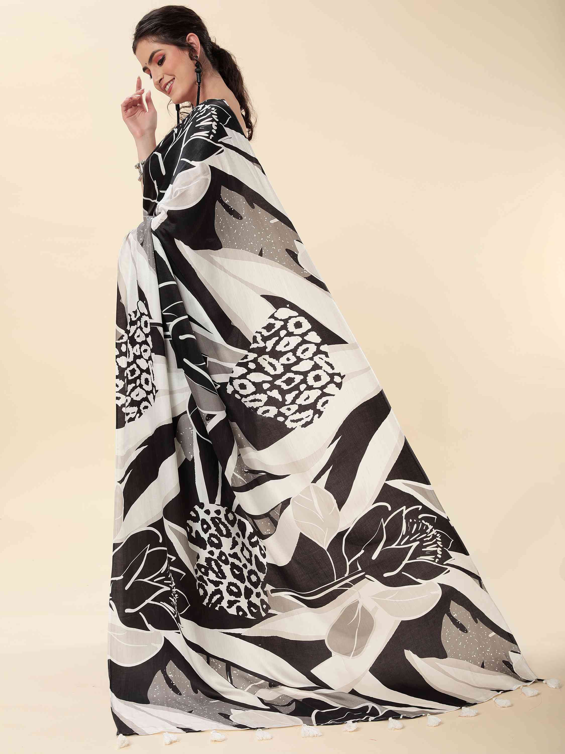 BLACK & WHITE MONOCHROME FLORA FAUNA PRINT SAREE