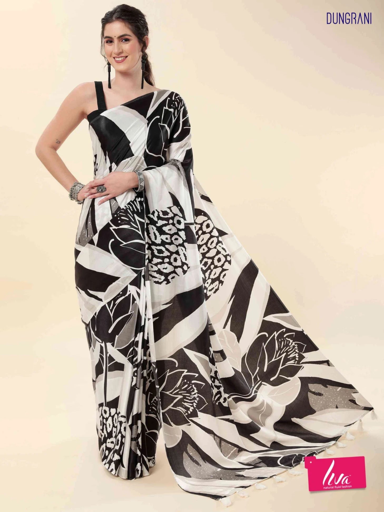 BLACK & WHITE MONOCHROME FLORA FAUNA PRINT SAREE
