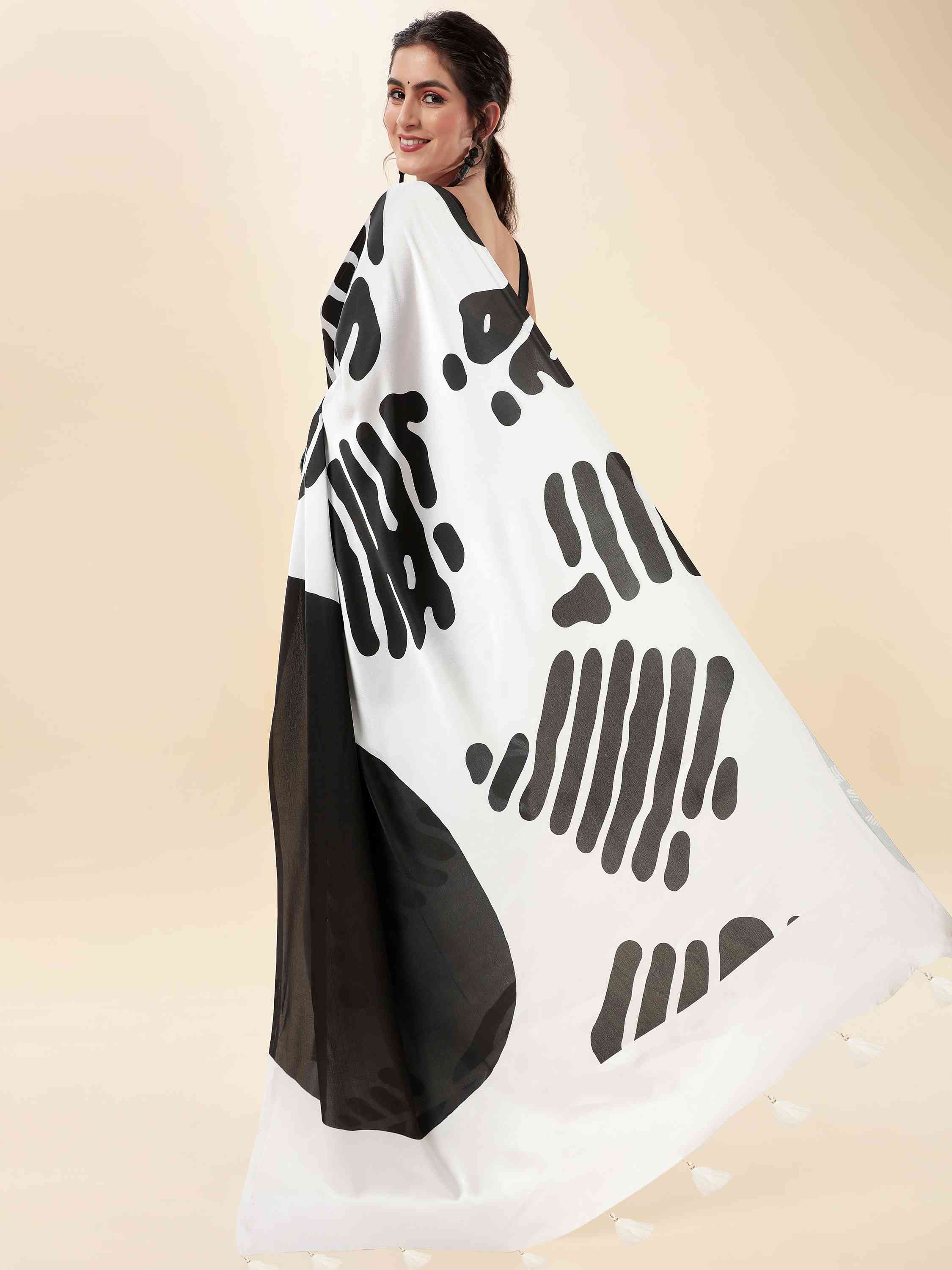 BLACK & WHITE MONOCHROME GEOMETRIC PRINT SAREE