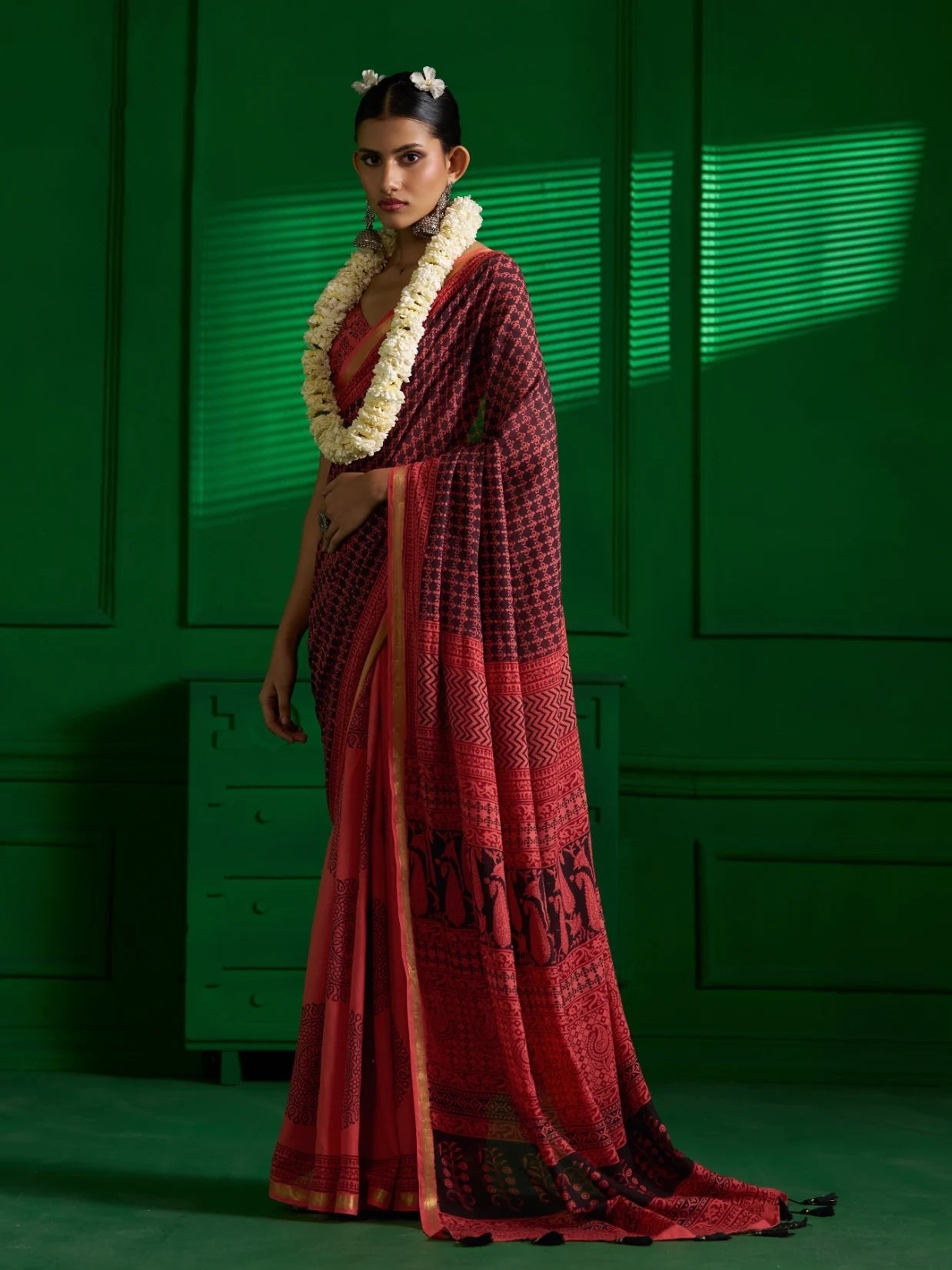 CHARCOAL RED VISCOSE MUL BAGH PRINT SAREE