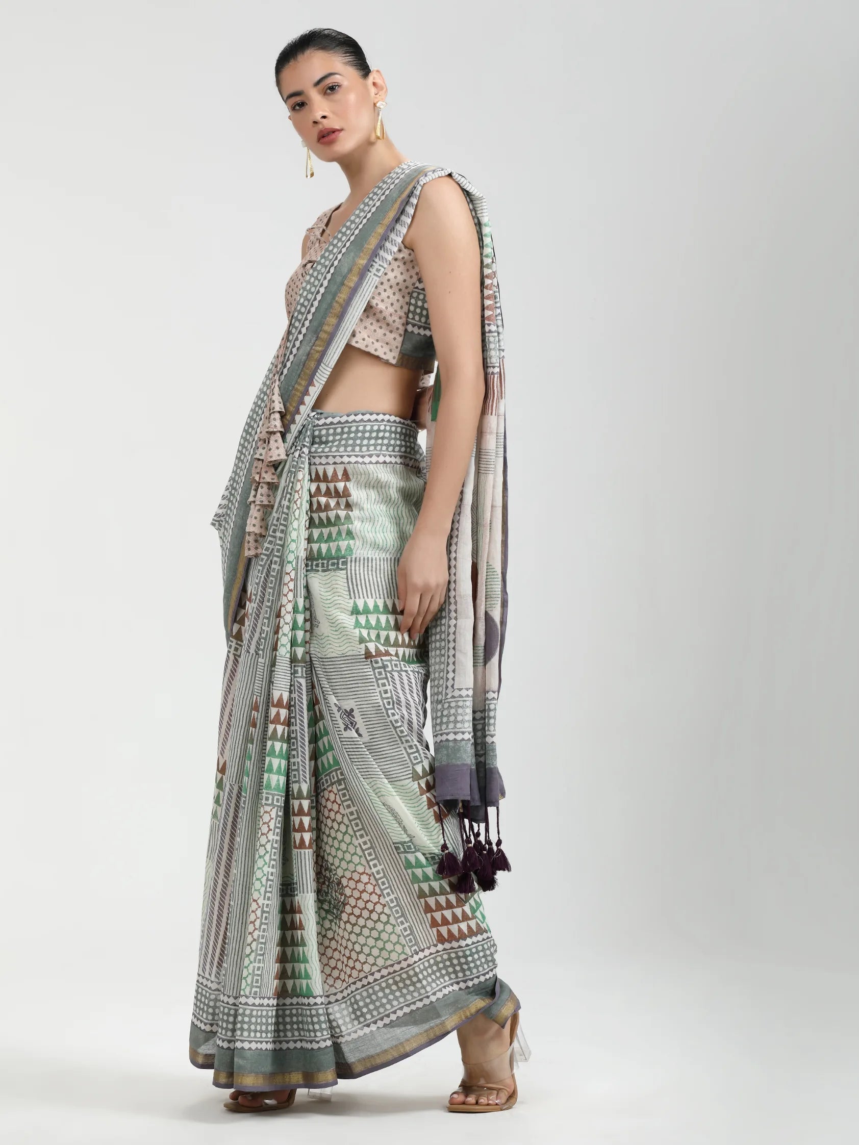 GRAY & WHITE MULMUL COTTON LIVA BLOCK PRINTED SAREE
