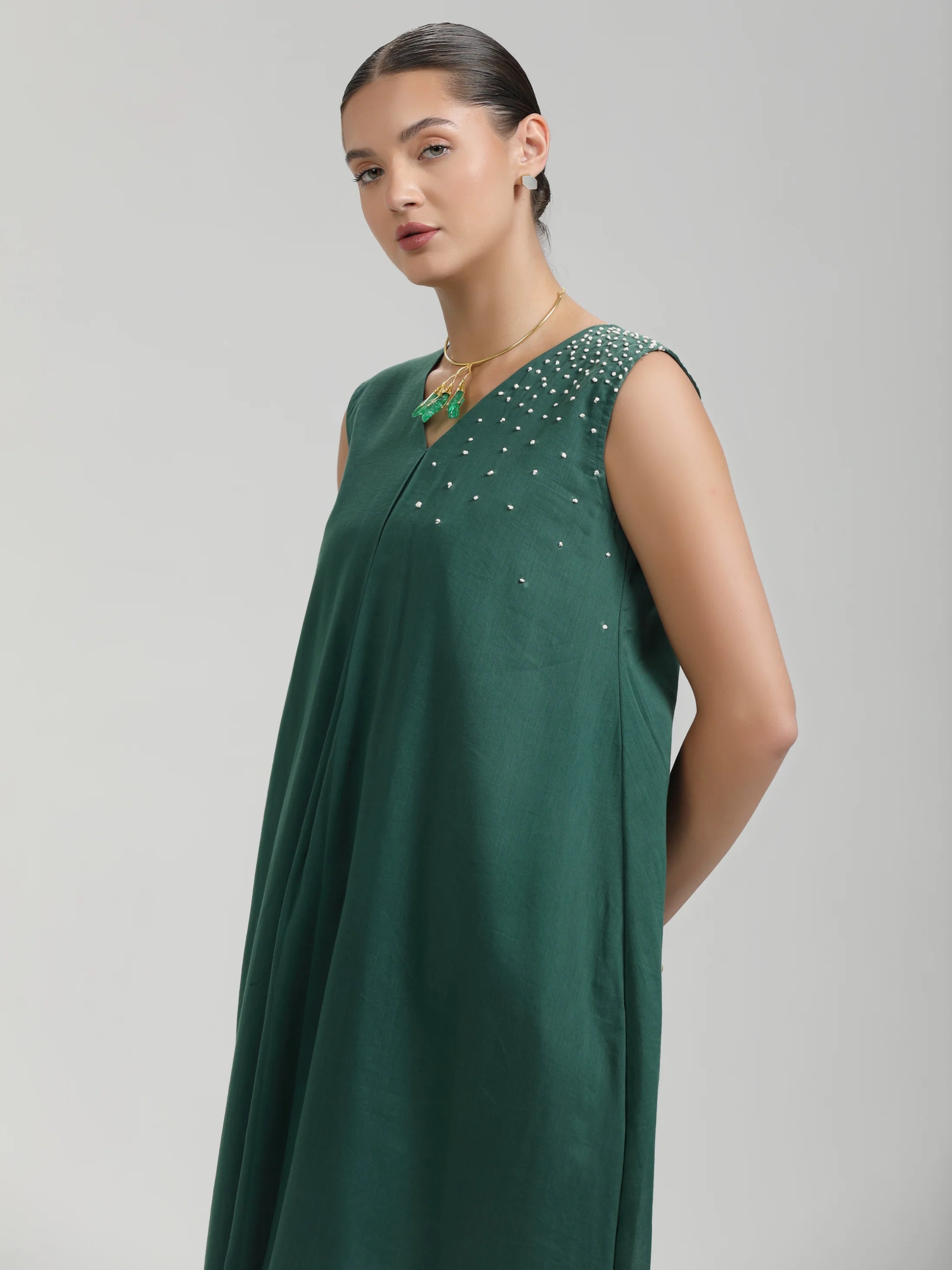 GREEN VISCOSE MUL HAND EMBROIDERD KURTA PANTS