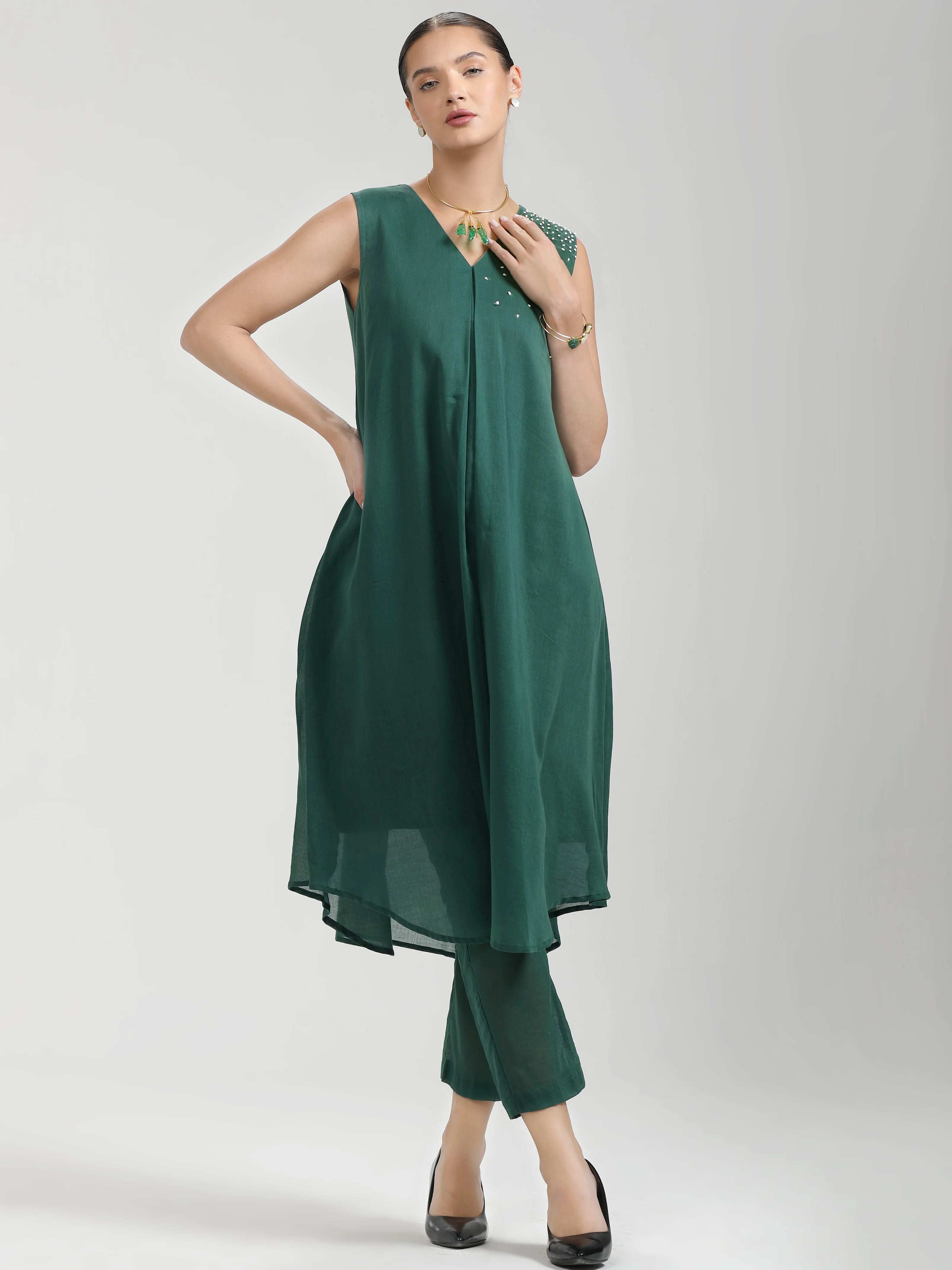 GREEN VISCOSE MUL HAND EMBROIDERD KURTA PANTS