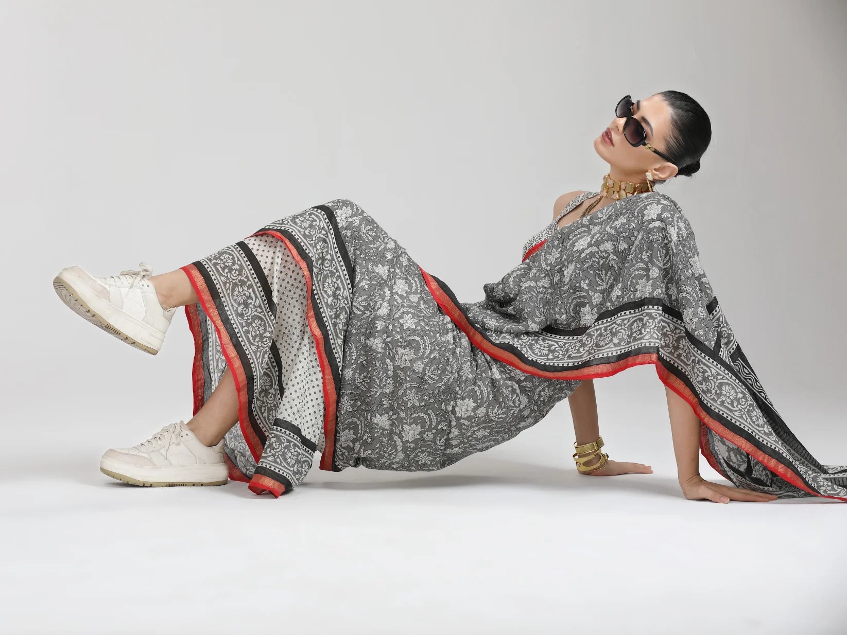 LIGHT GRAY VISCOSE MUL LIVA BLOCK PRINTED SAREE