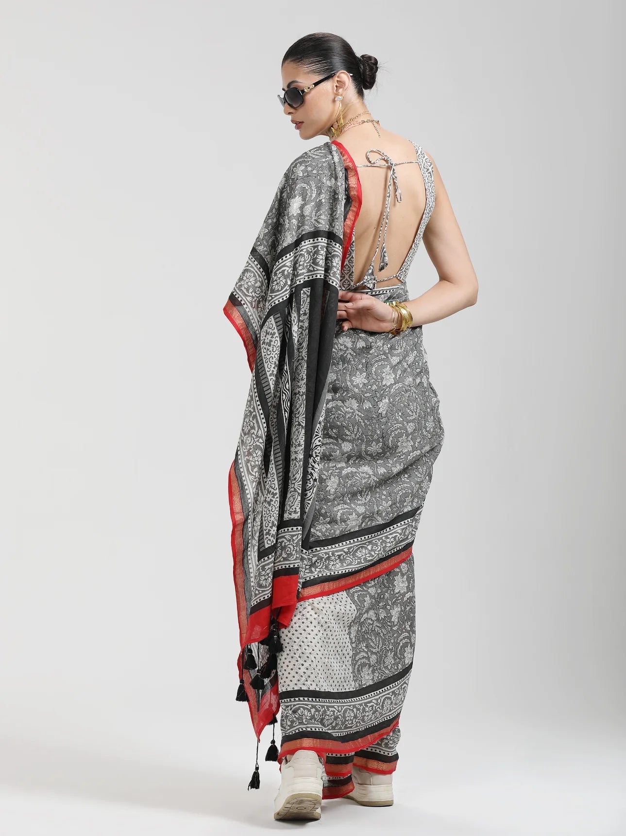 LIGHT GRAY VISCOSE MUL LIVA BLOCK PRINTED SAREE