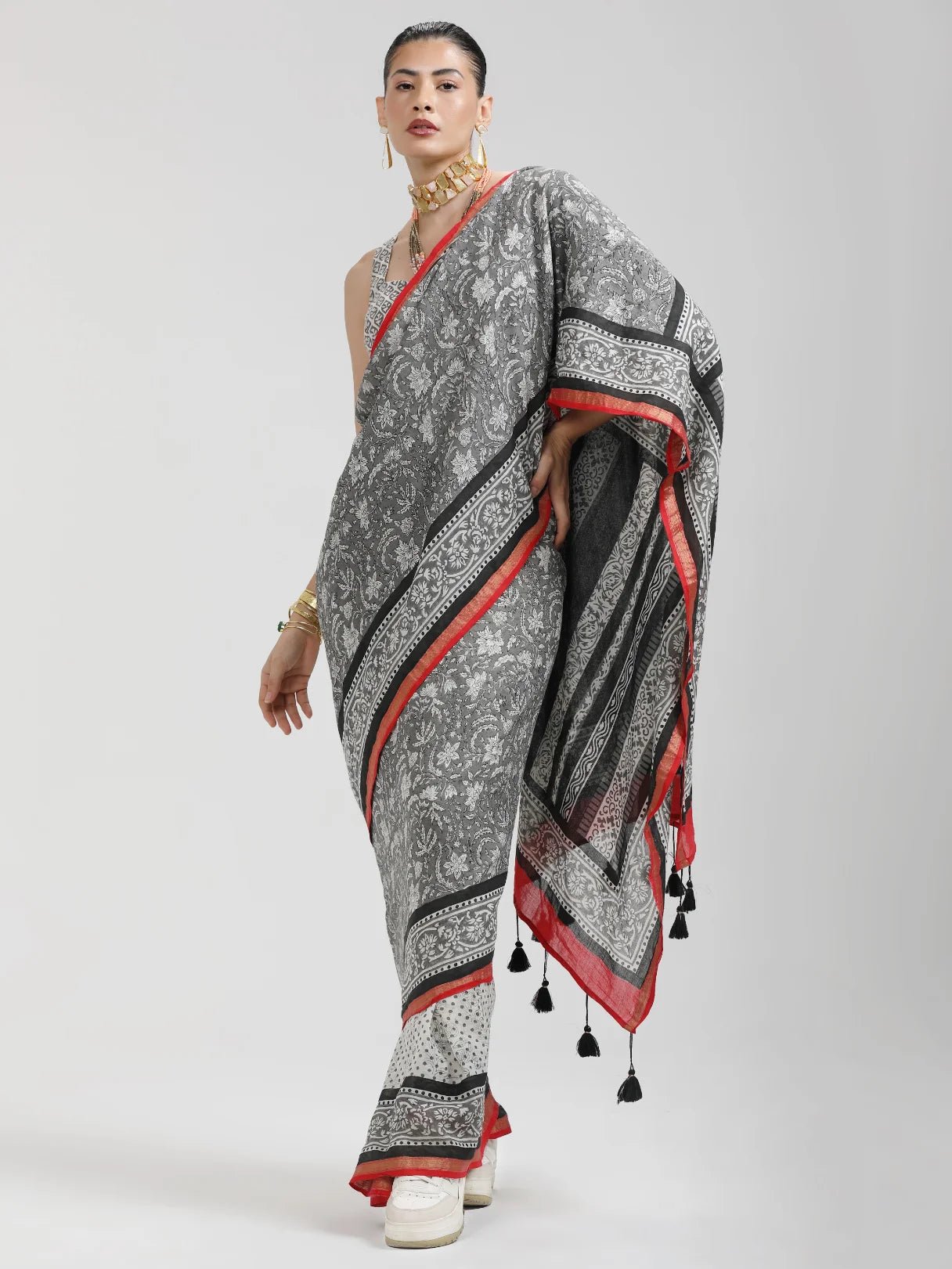 LIGHT GRAY VISCOSE MUL LIVA BLOCK PRINTED SAREE