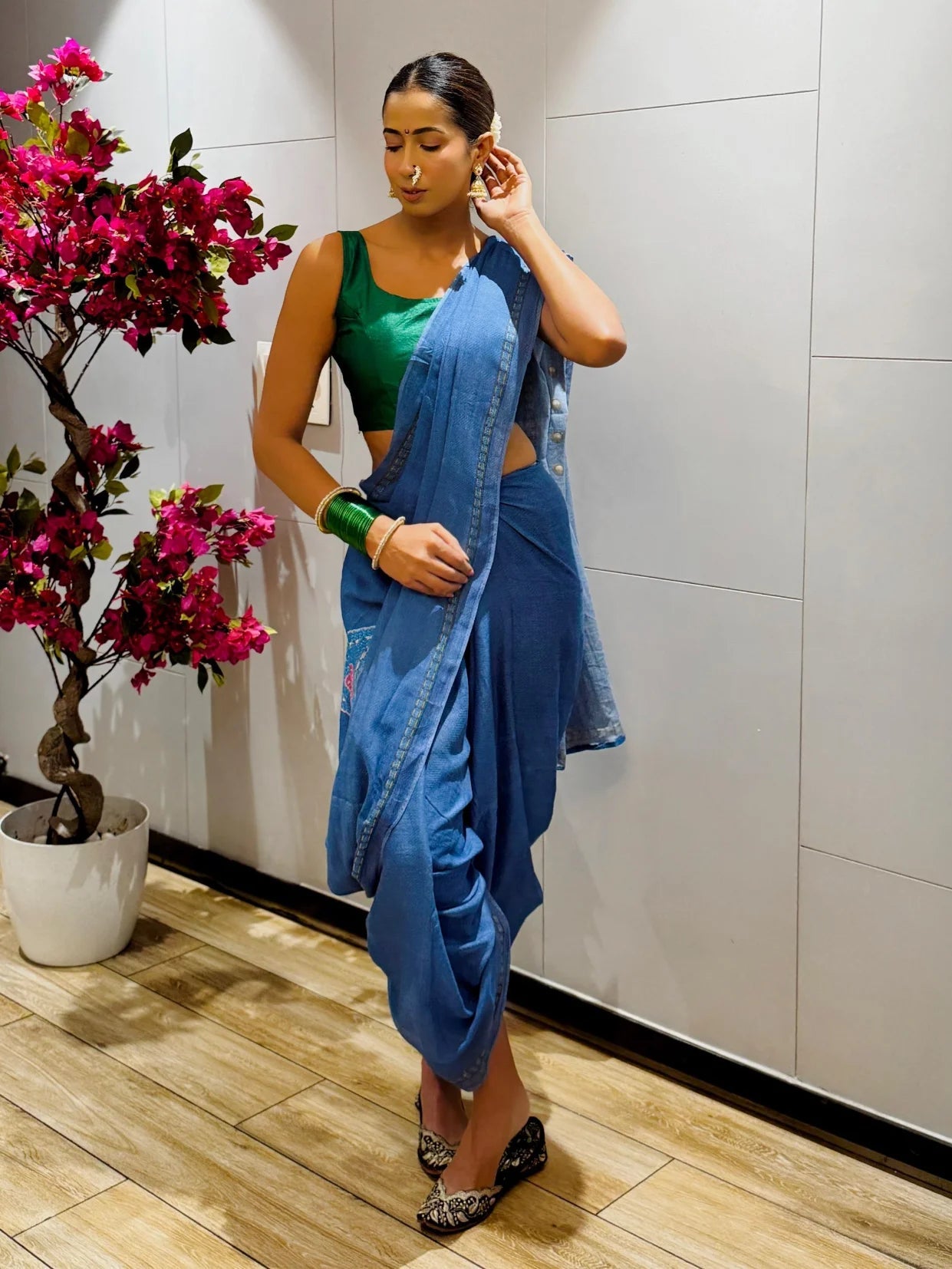 NIKKI IN STUD KNOT DENIM PRINT SAREE