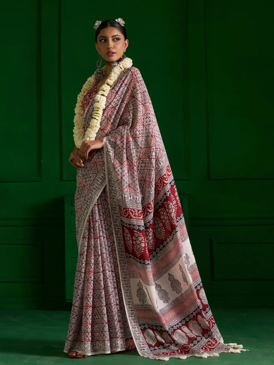OFF WHITE & RED VISCOSE MUL MONOCHROME BAGH PRINT SAREE