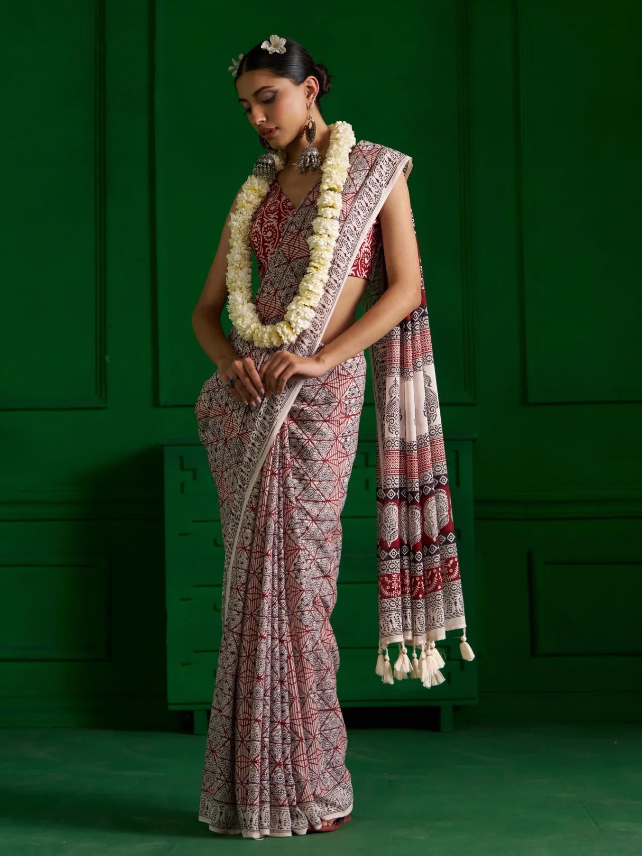 OFF WHITE & RED VISCOSE MUL MONOCHROME BAGH PRINT SAREE