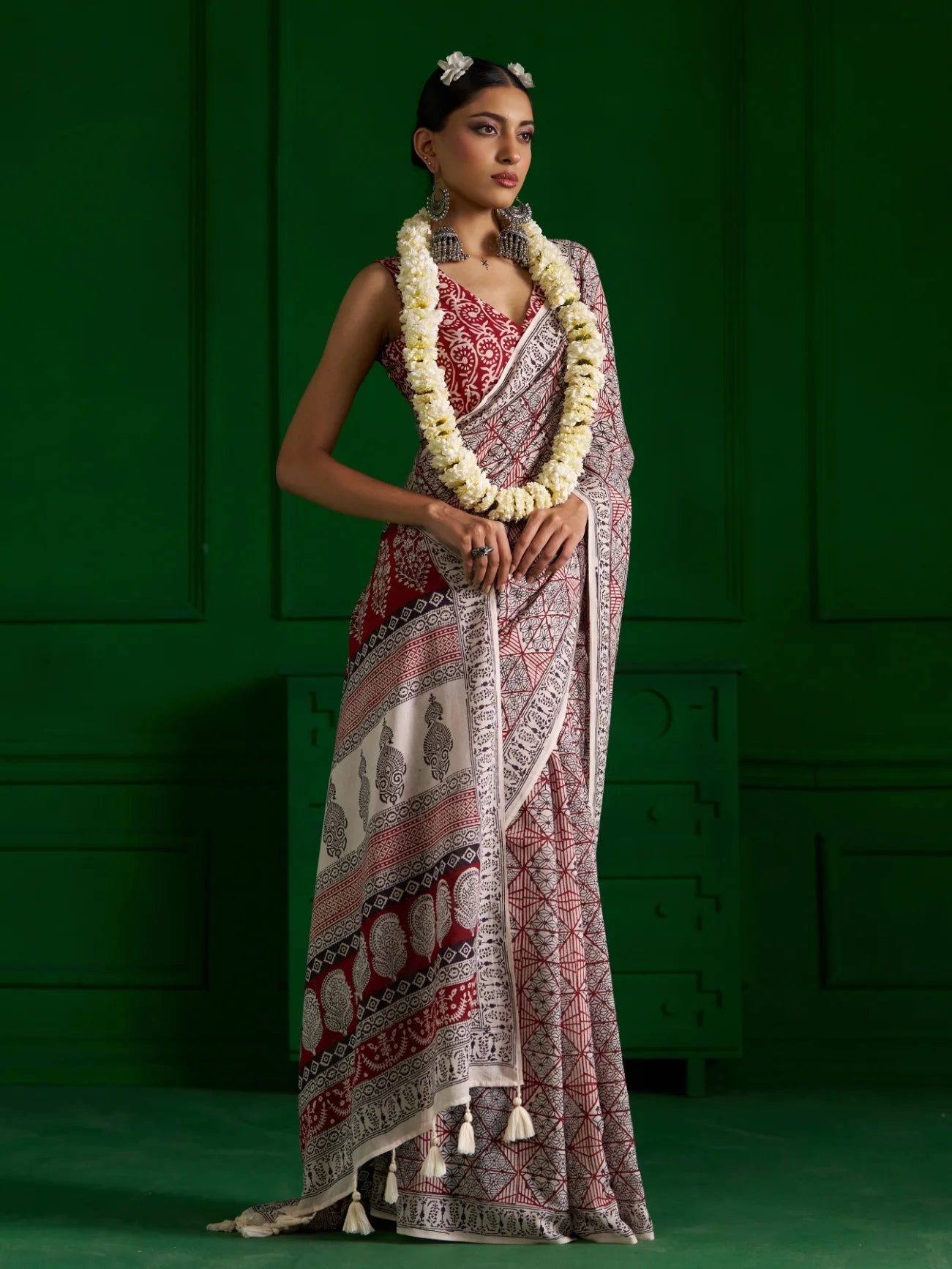 OFF WHITE & RED VISCOSE MUL MONOCHROME BAGH PRINT SAREE
